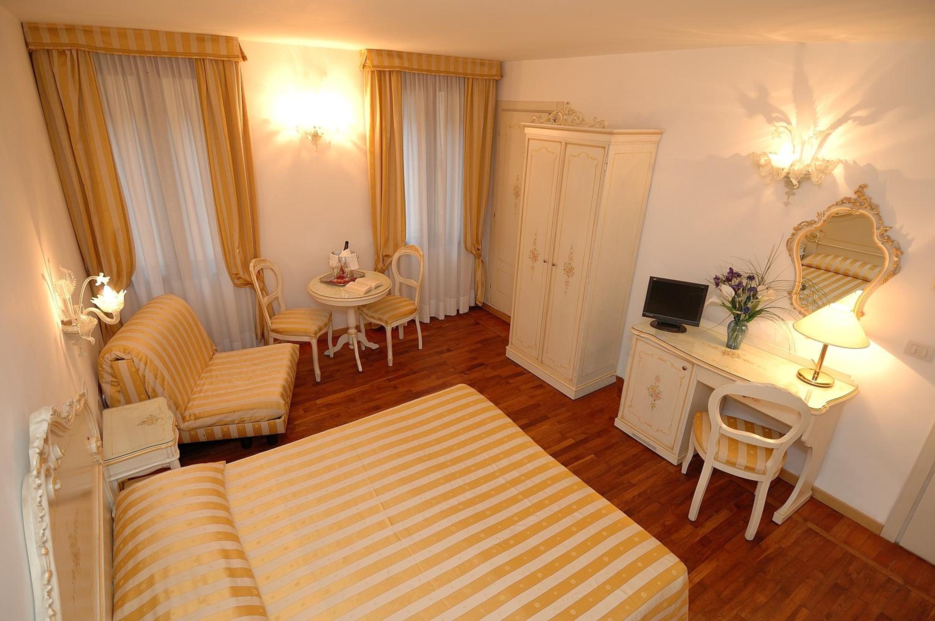 Double or Twin Room photo 2