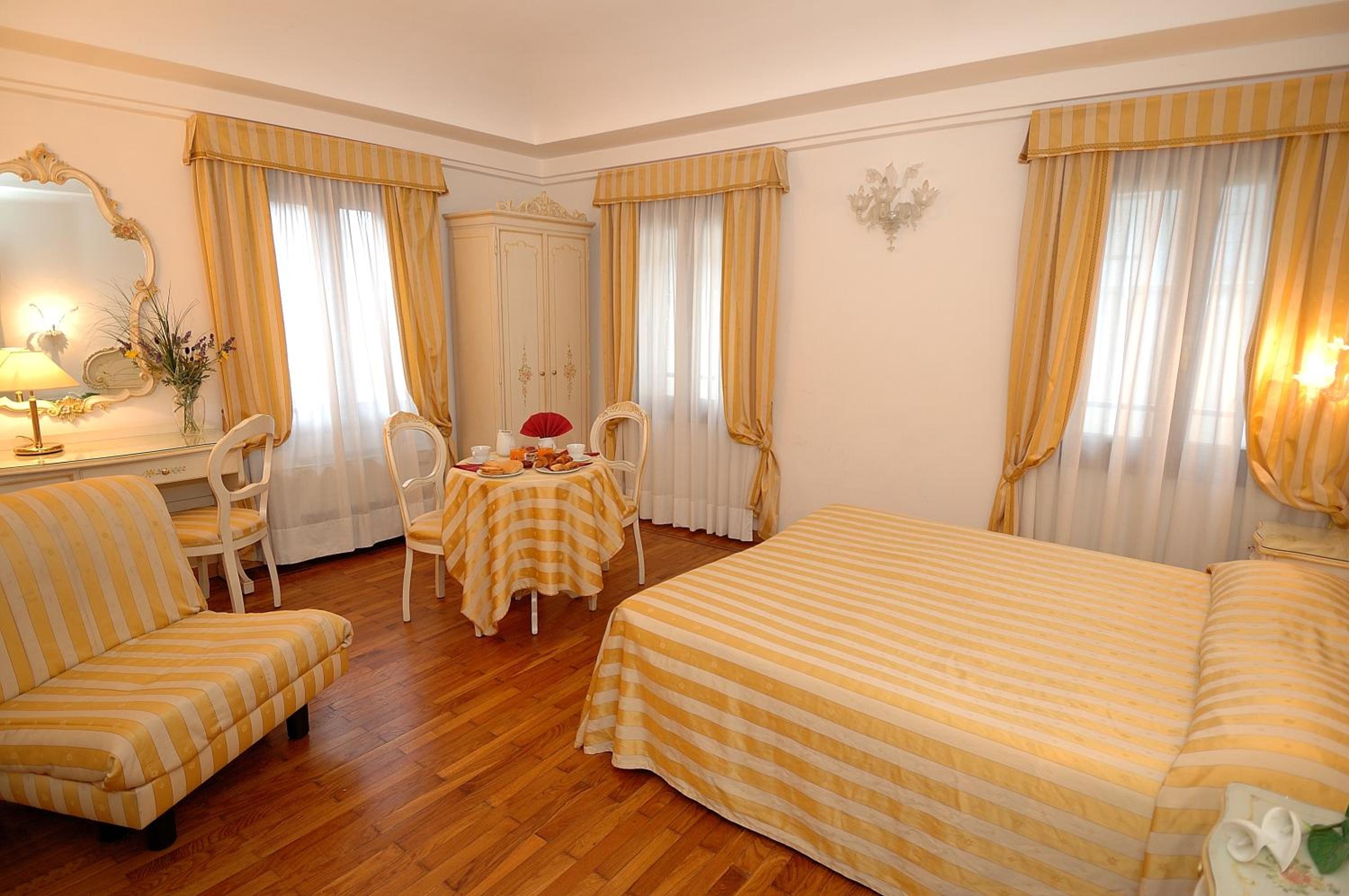 Superior Double or Twin Room with City View photo 1