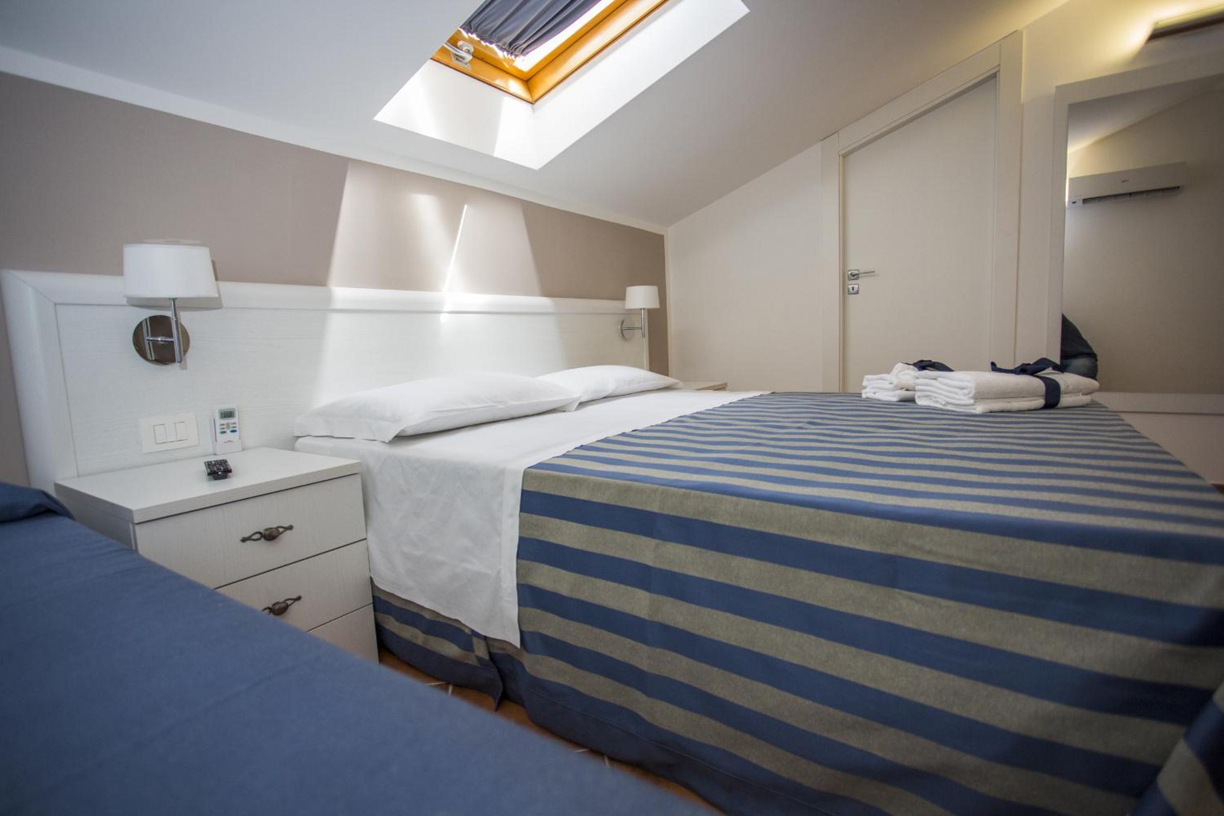 Triple Room - Photo 11