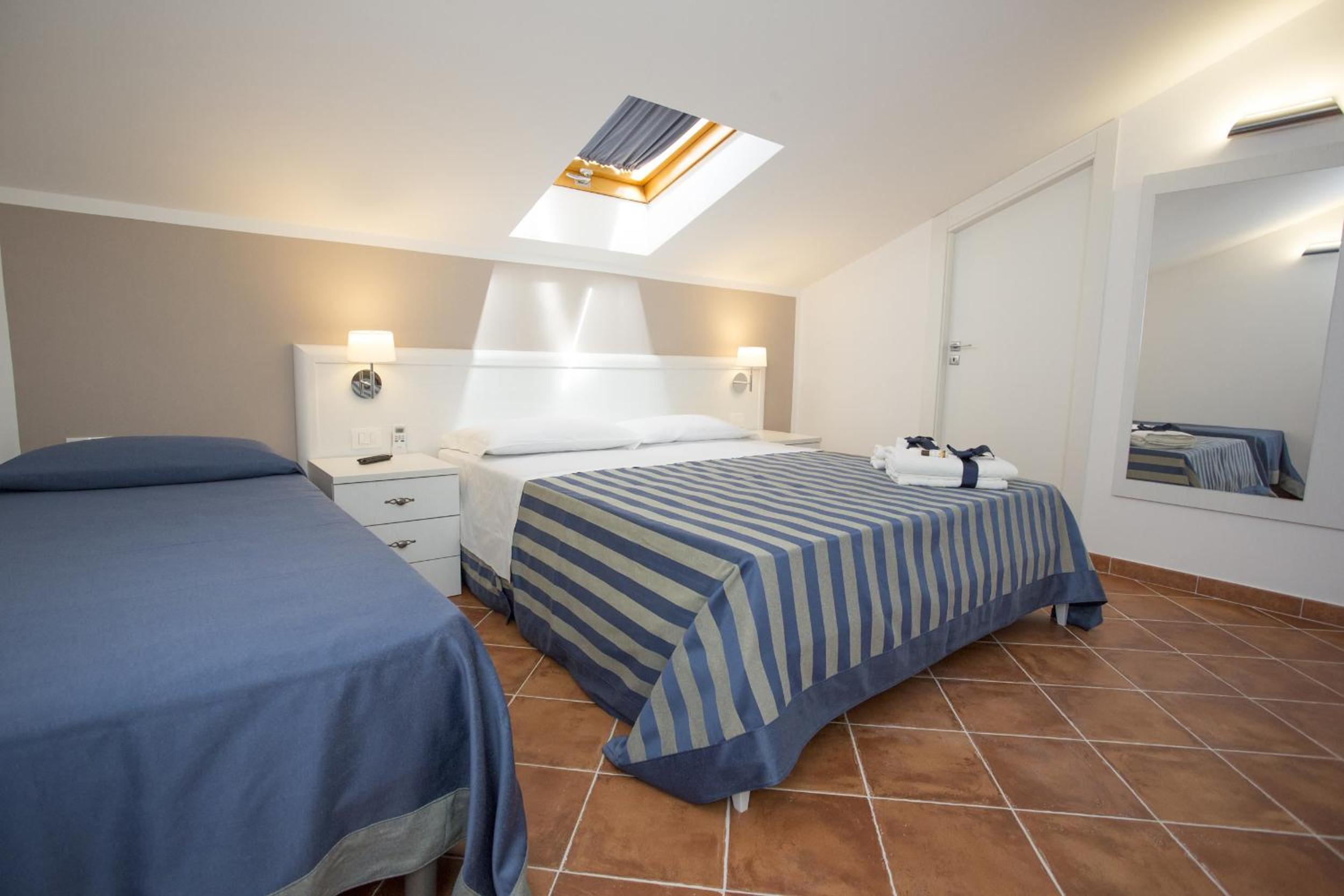 Triple Room - Photo 17