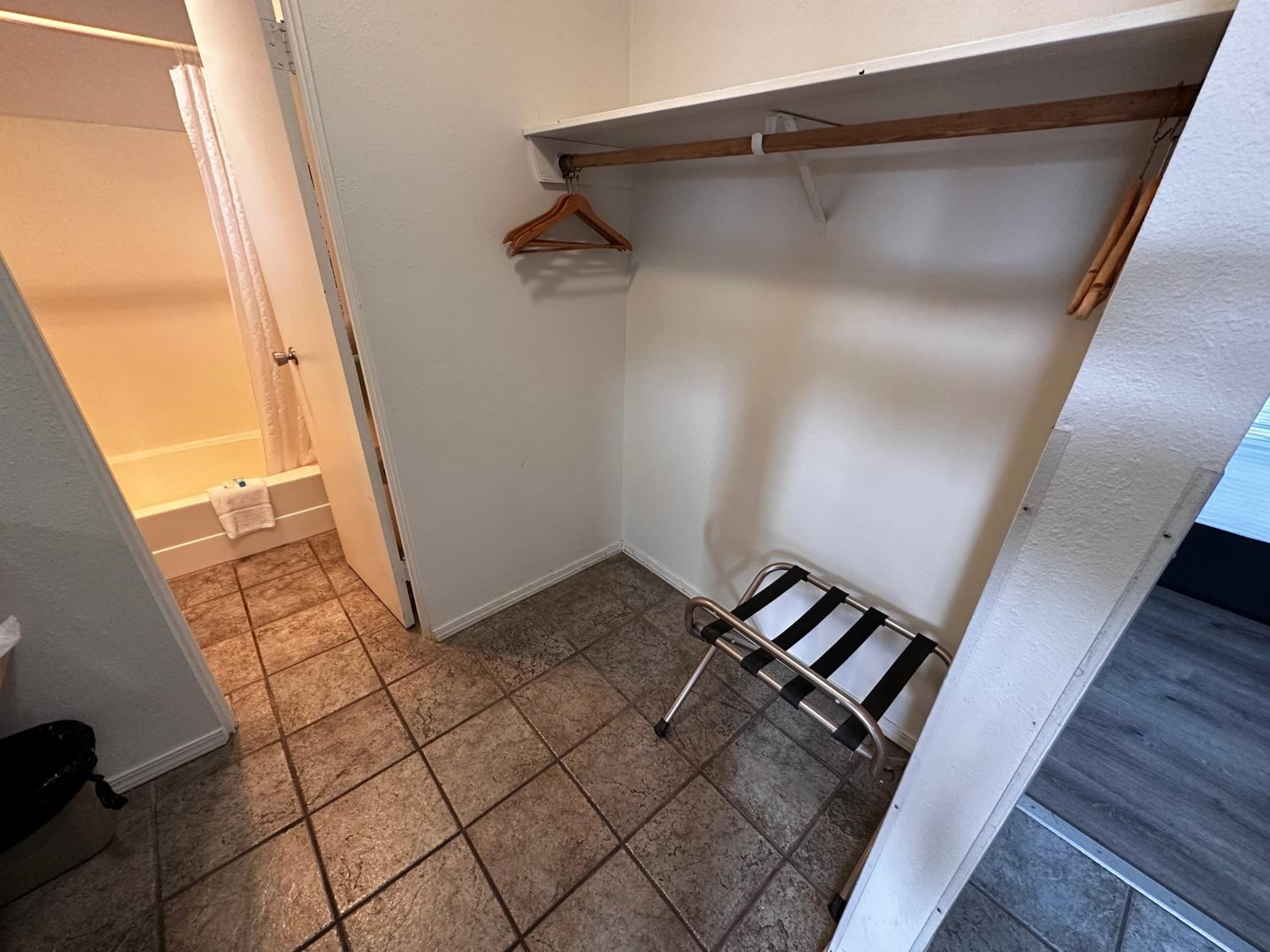 King Studio - Non-View