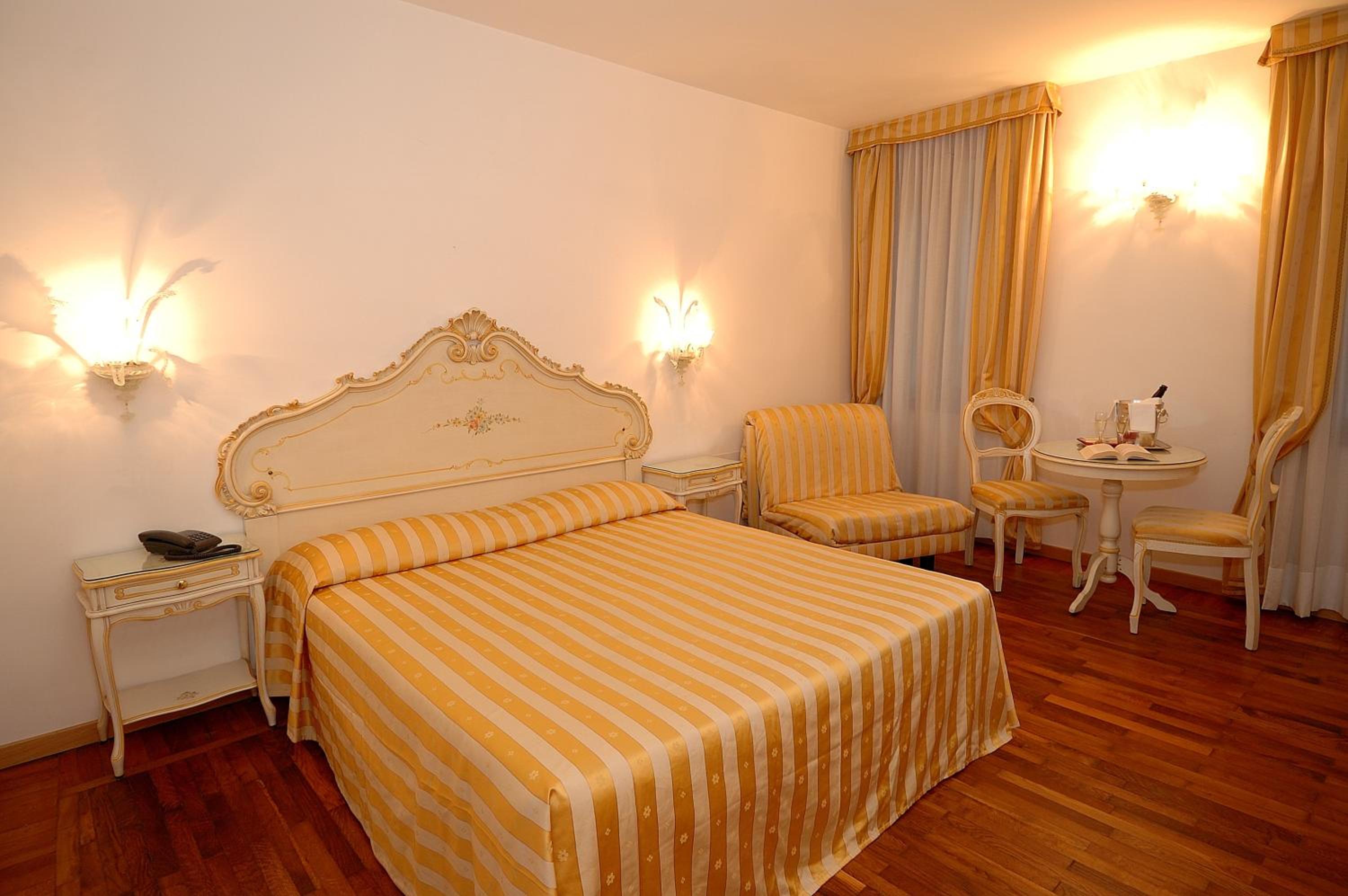 Double or Twin Room photo 1