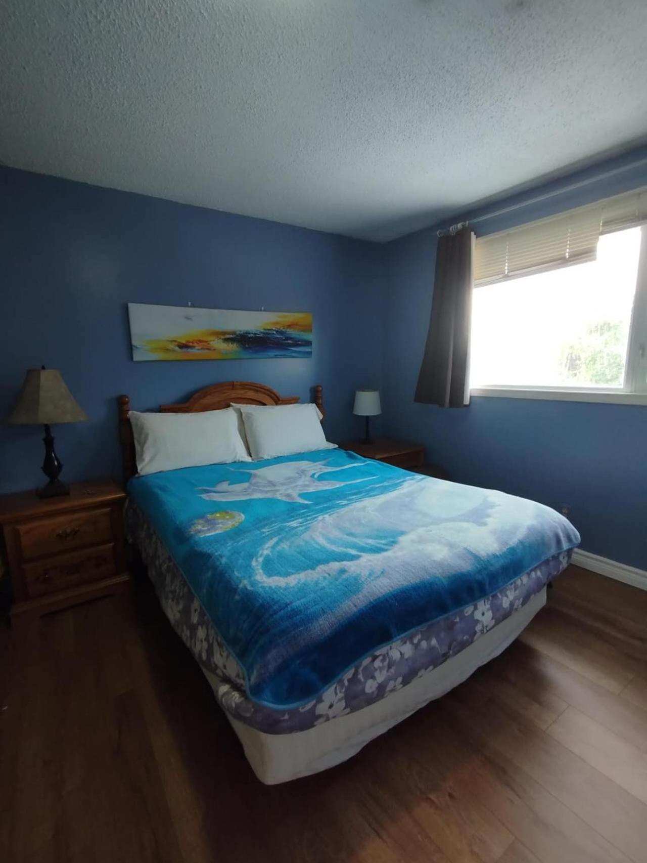 Economy Triple Room photo 2