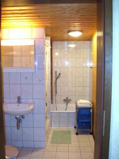 Twin Room with Private External Bathroom photo 3