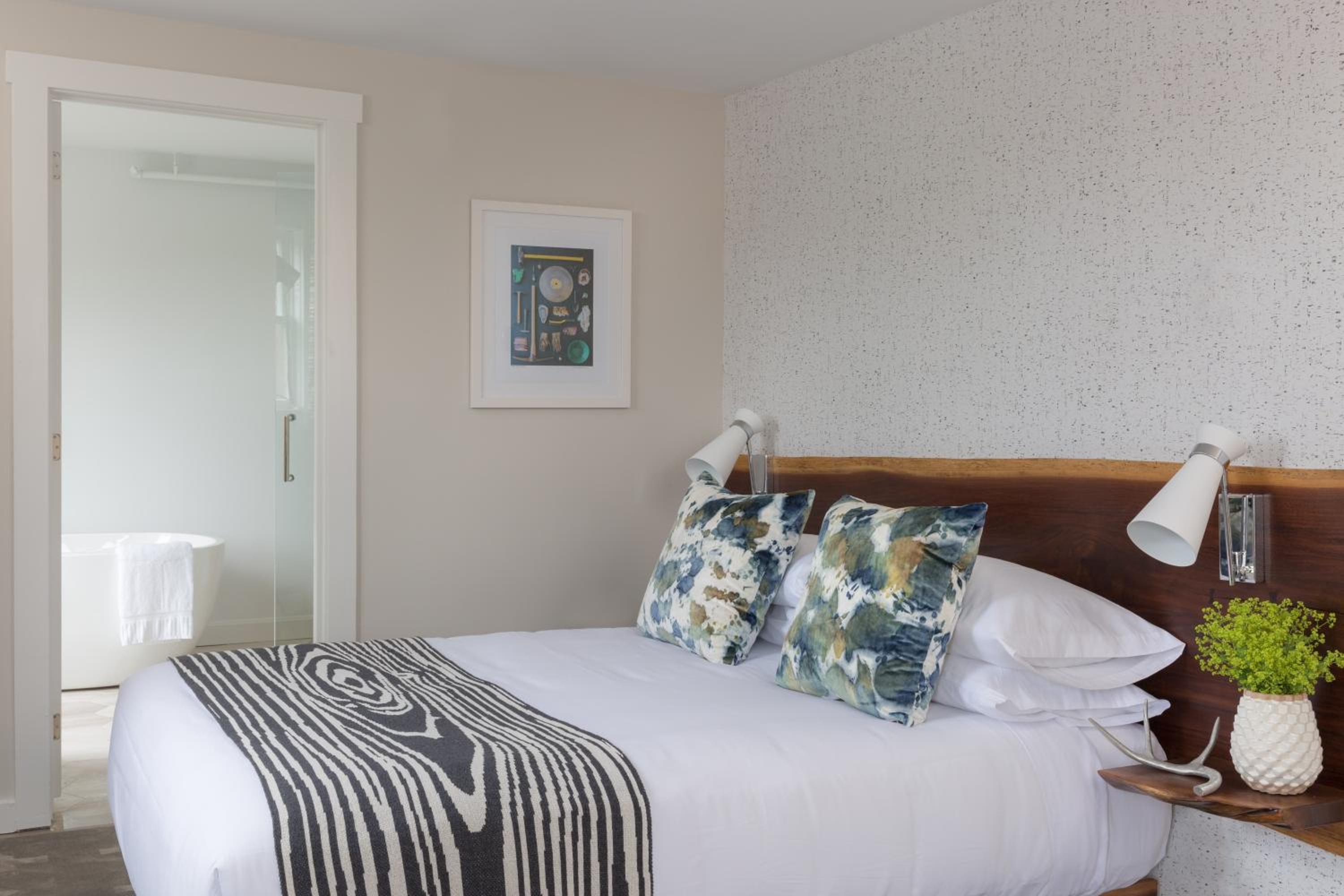 Lodge Queen Deluxe photo 3