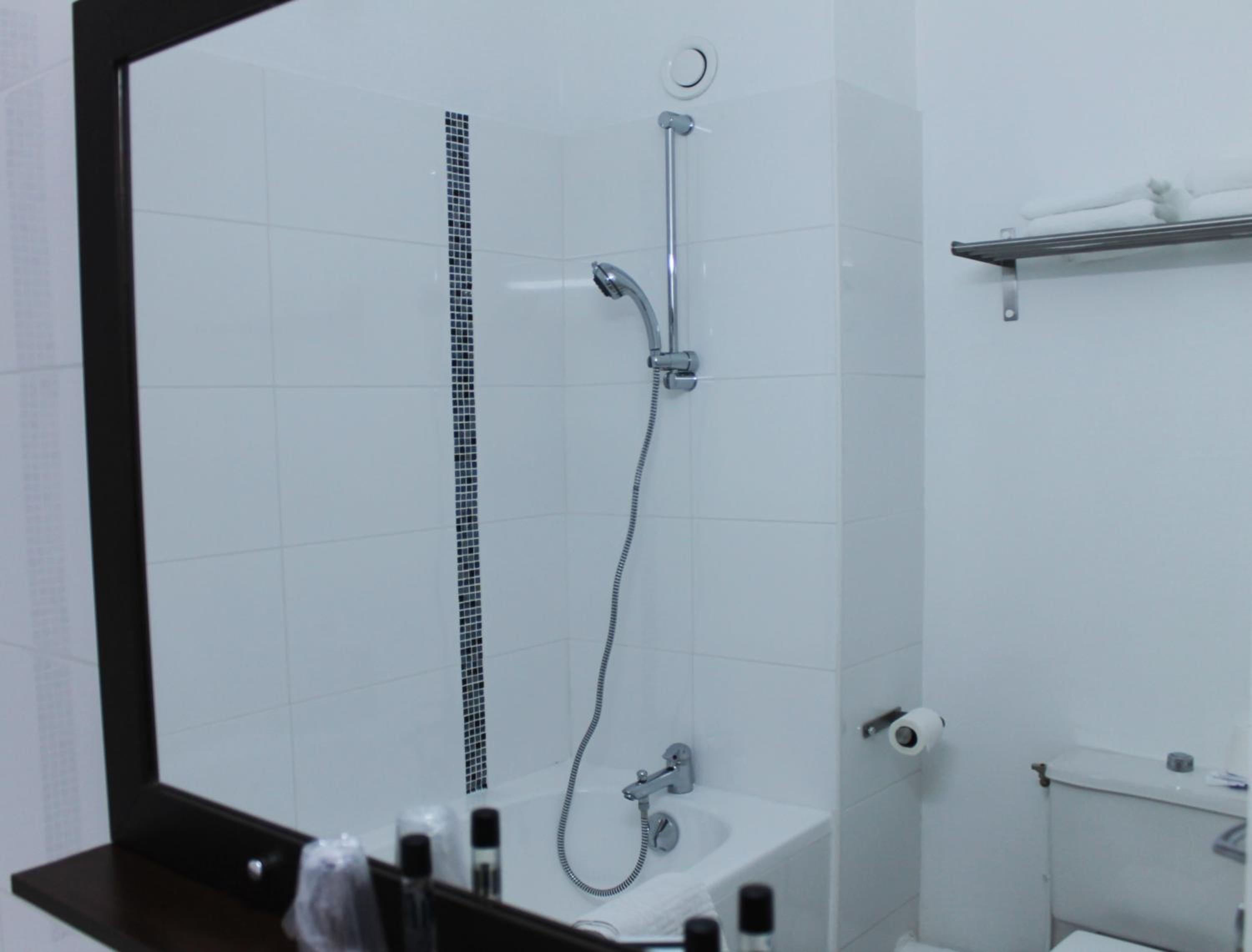Standard Double Room - Photo 6
