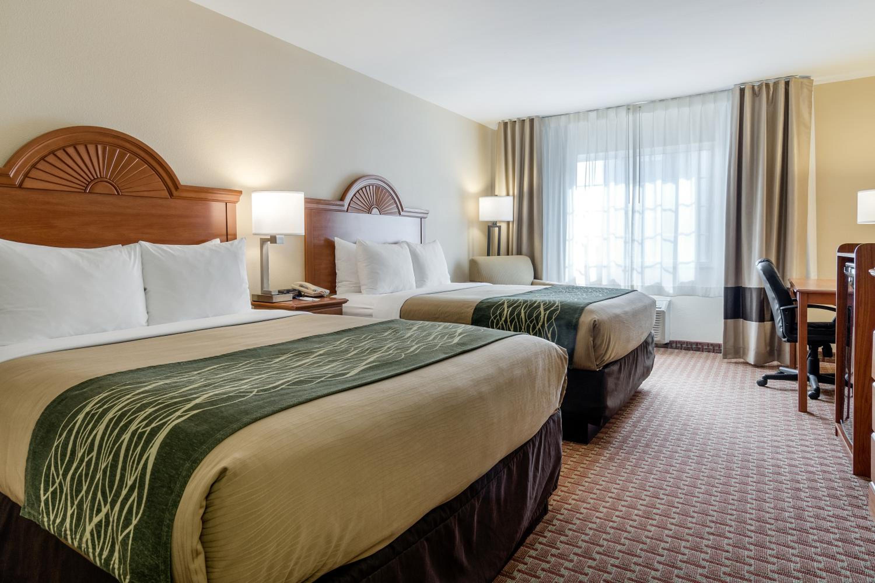 Queen Room with Two Queen Beds - Non-Smoking - Photo 1