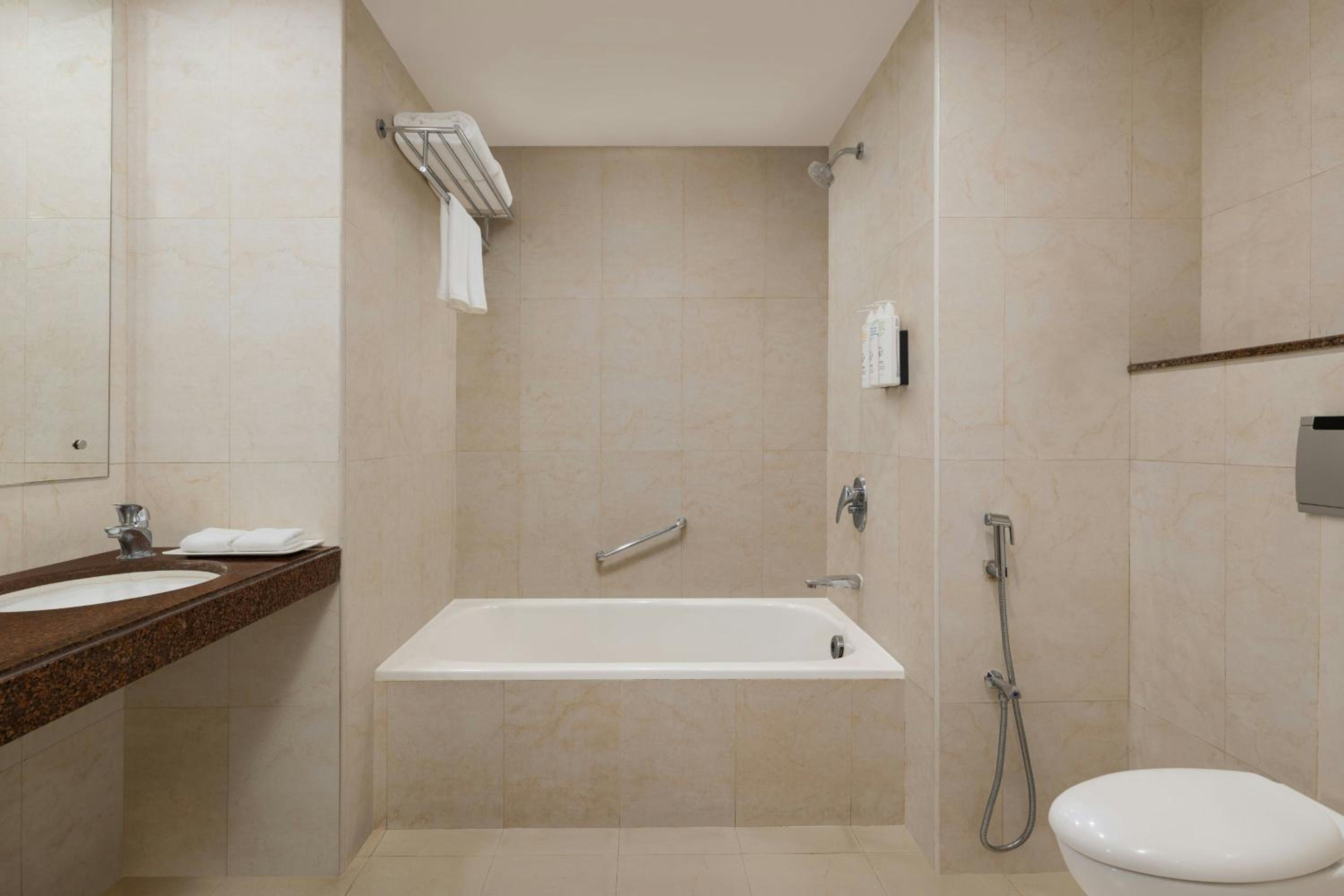 Standard Twin Room - Photo 4