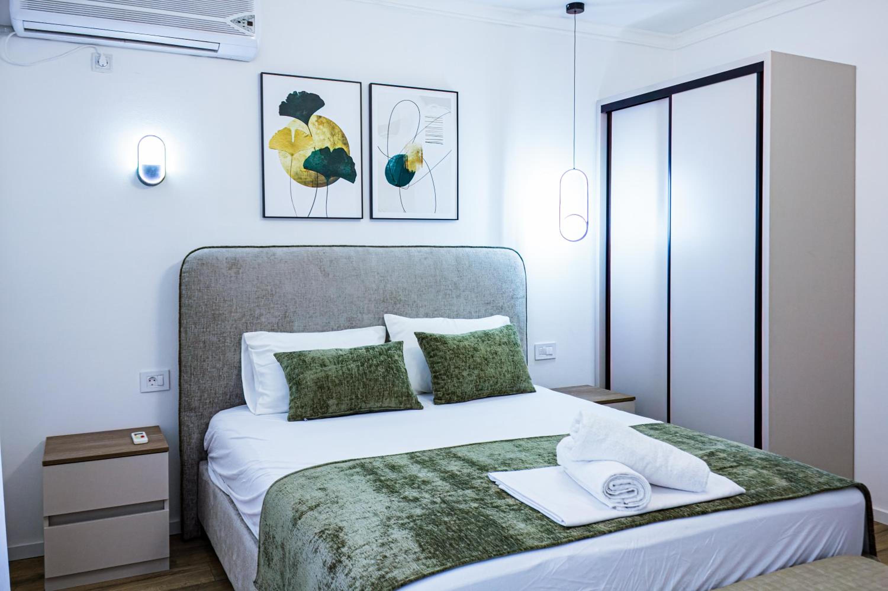 Superior One-Bedroom Apartment