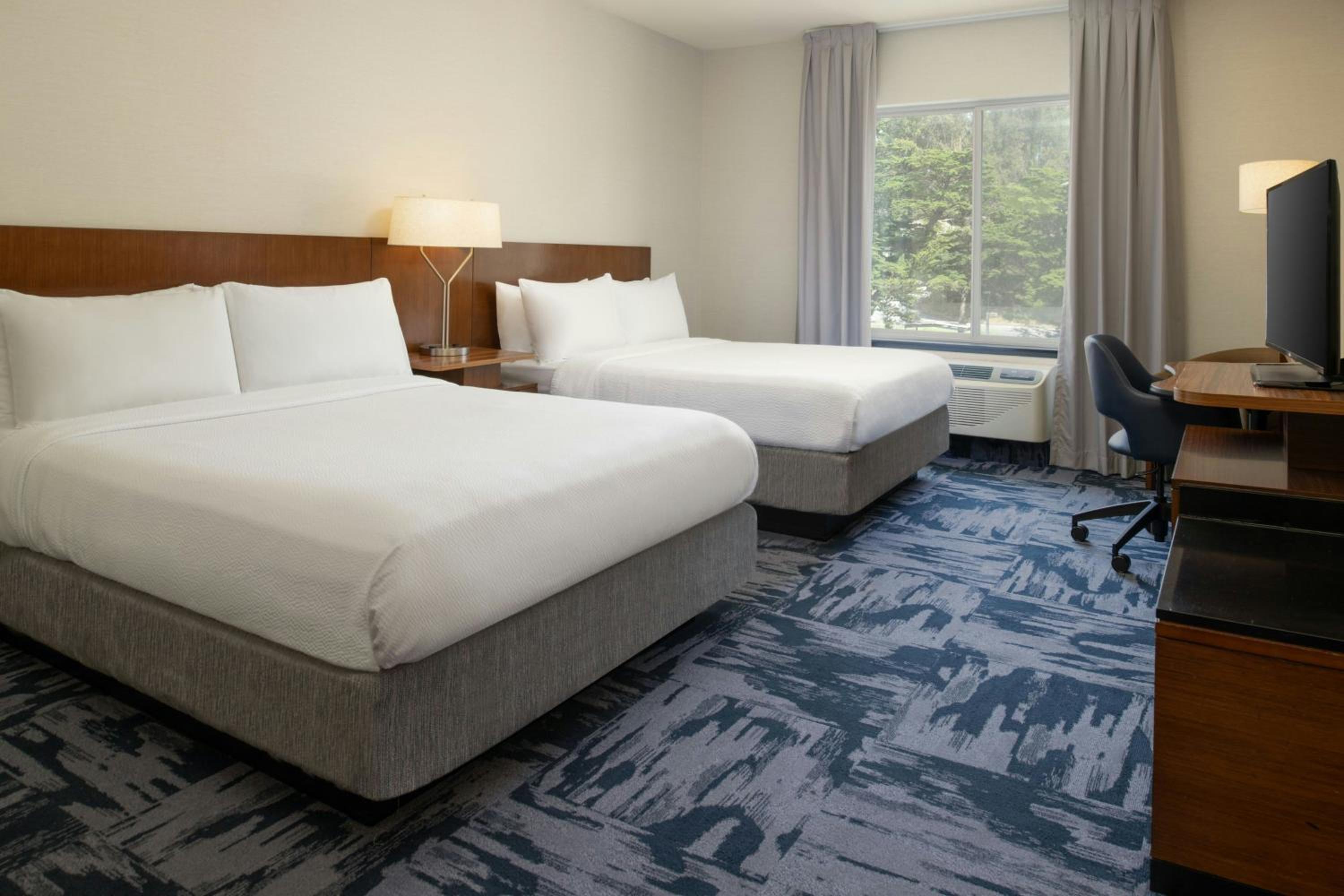 Queen Room with Two Queen Beds - Hearing Accessible