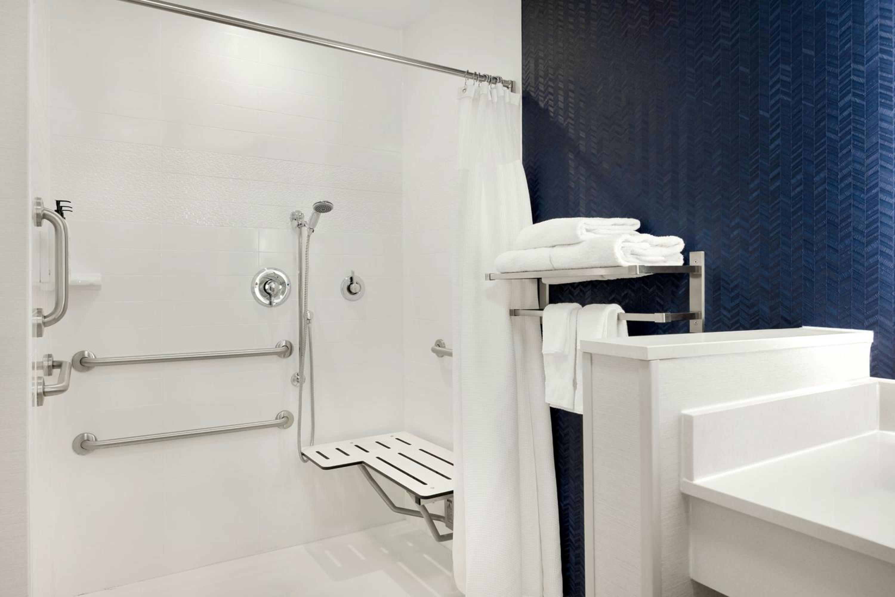 Queen Room with Two Queen Beds - Hearing Accessible