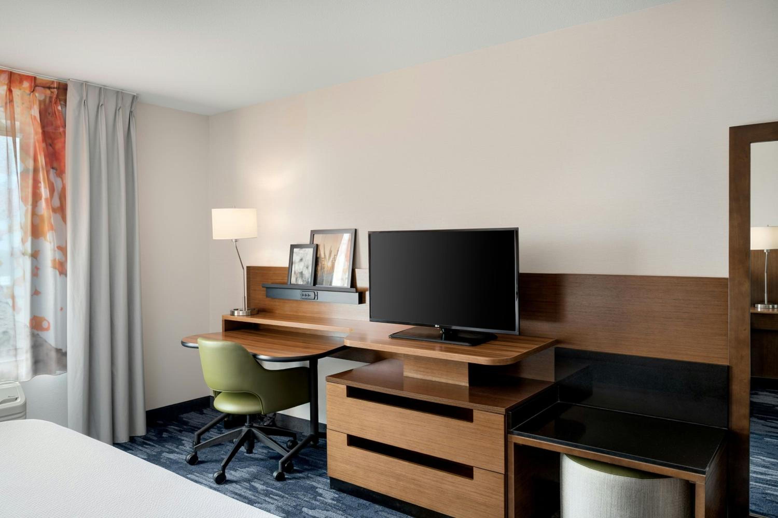 Queen Room with Two Queen Beds - Hearing Accessible