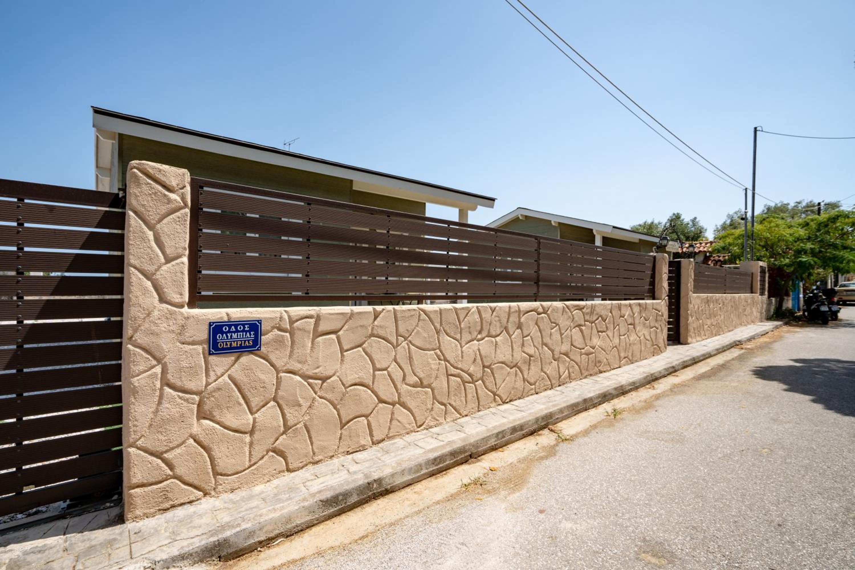 Bungalow with Garden View photo 2