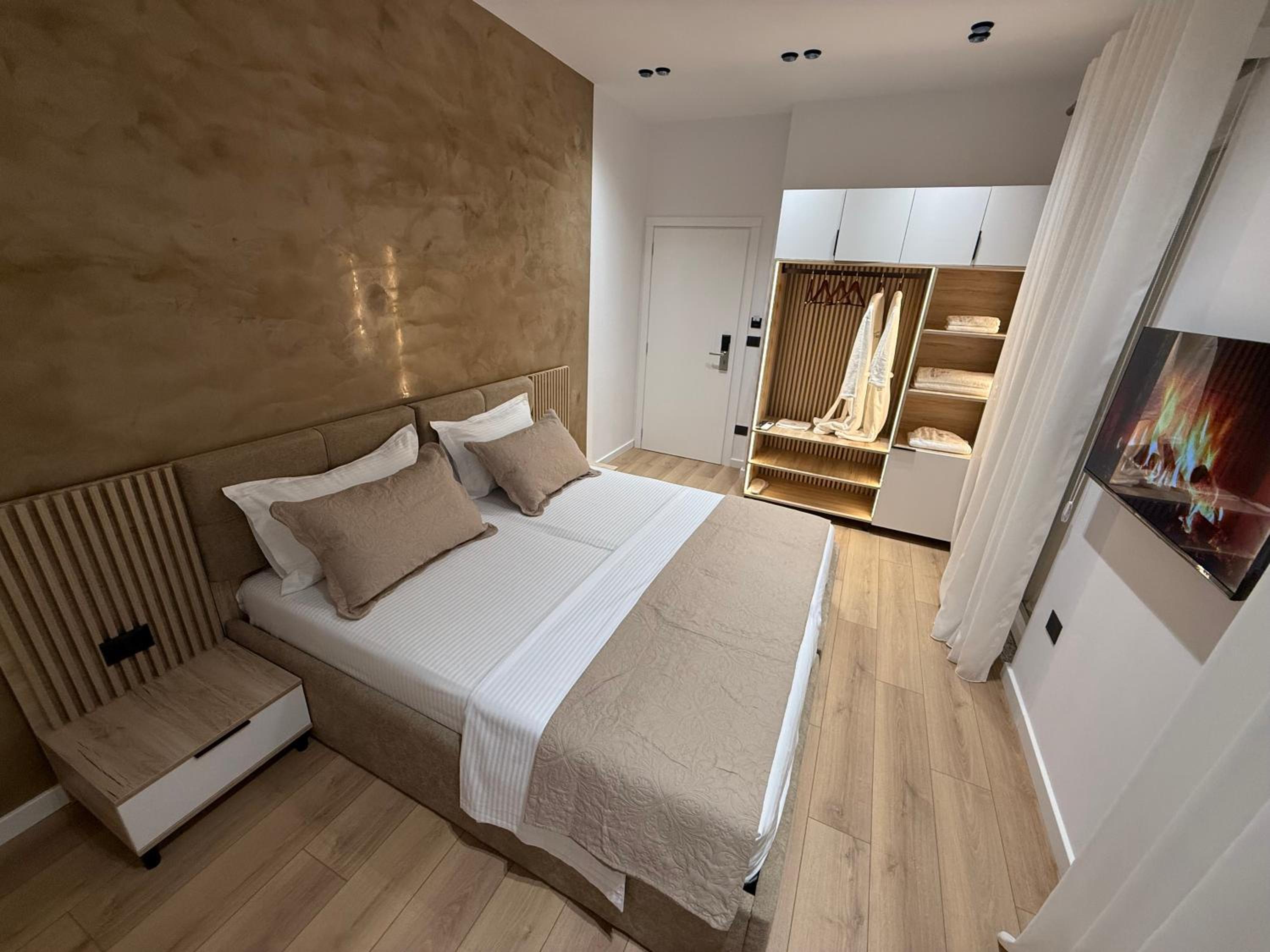 Double or Twin Room with Balcony photo 3