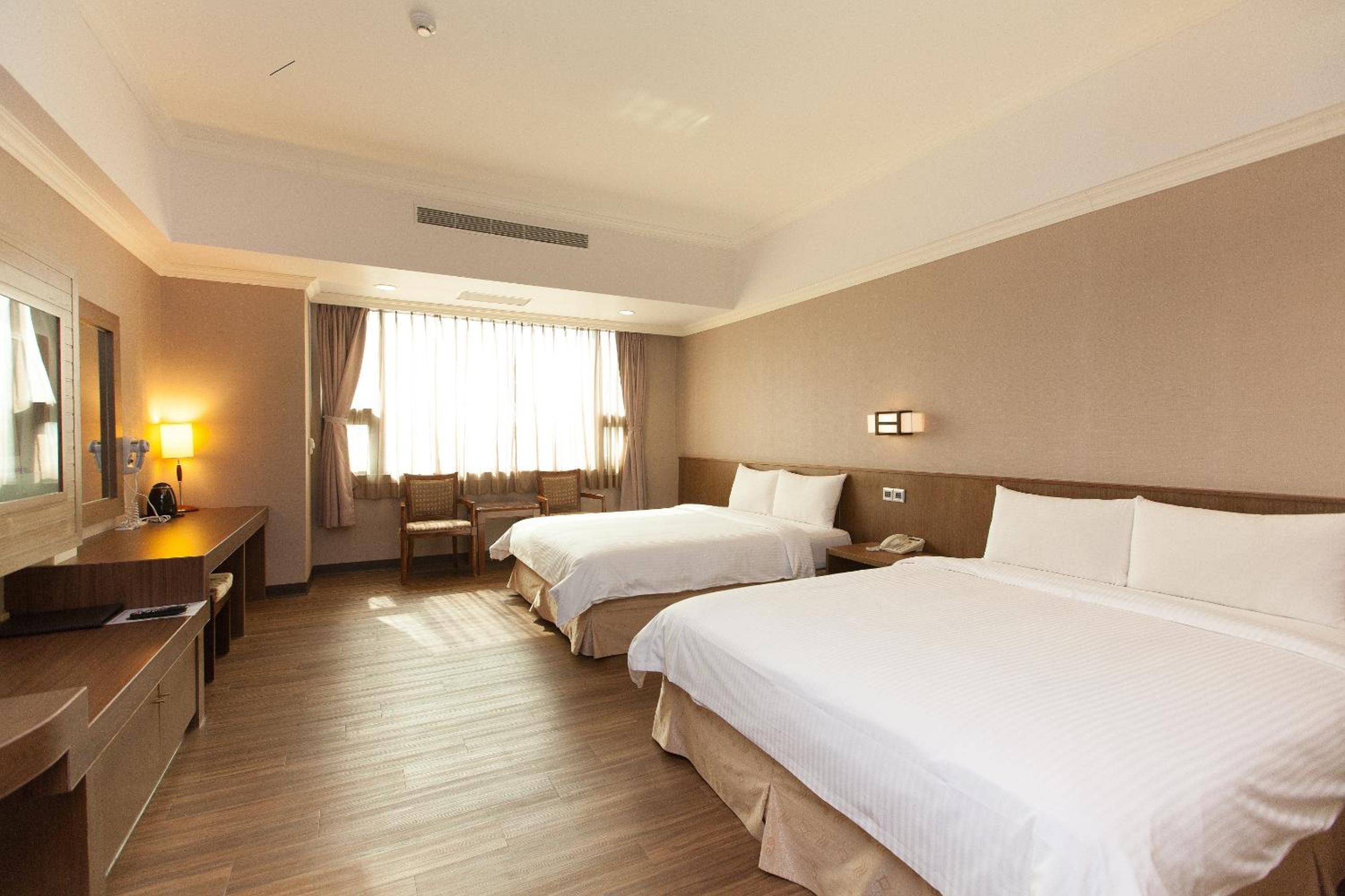 Extended Stay Suite with Two Queen Beds photo 2