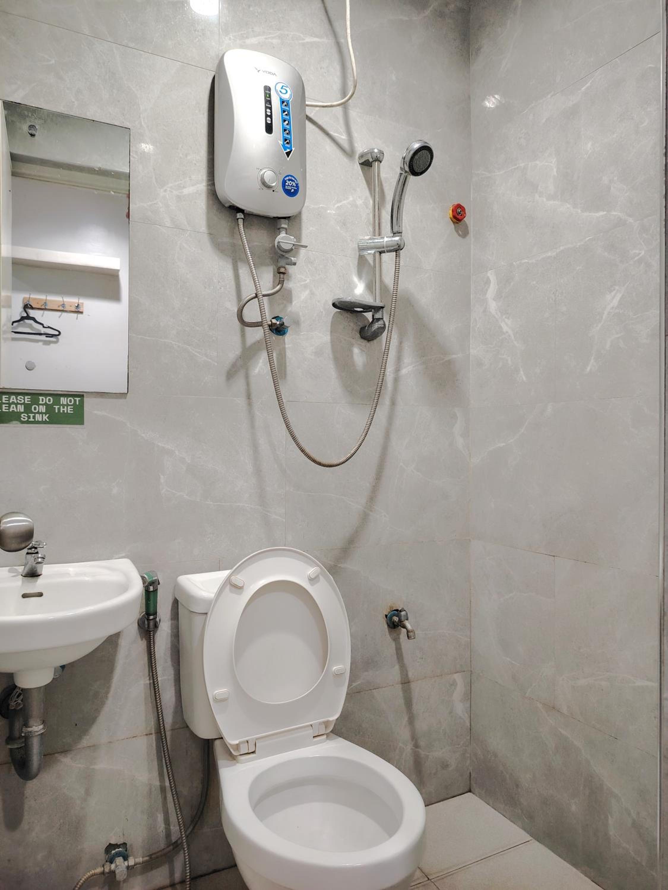 Twin Room with Private Bathroom photo 2