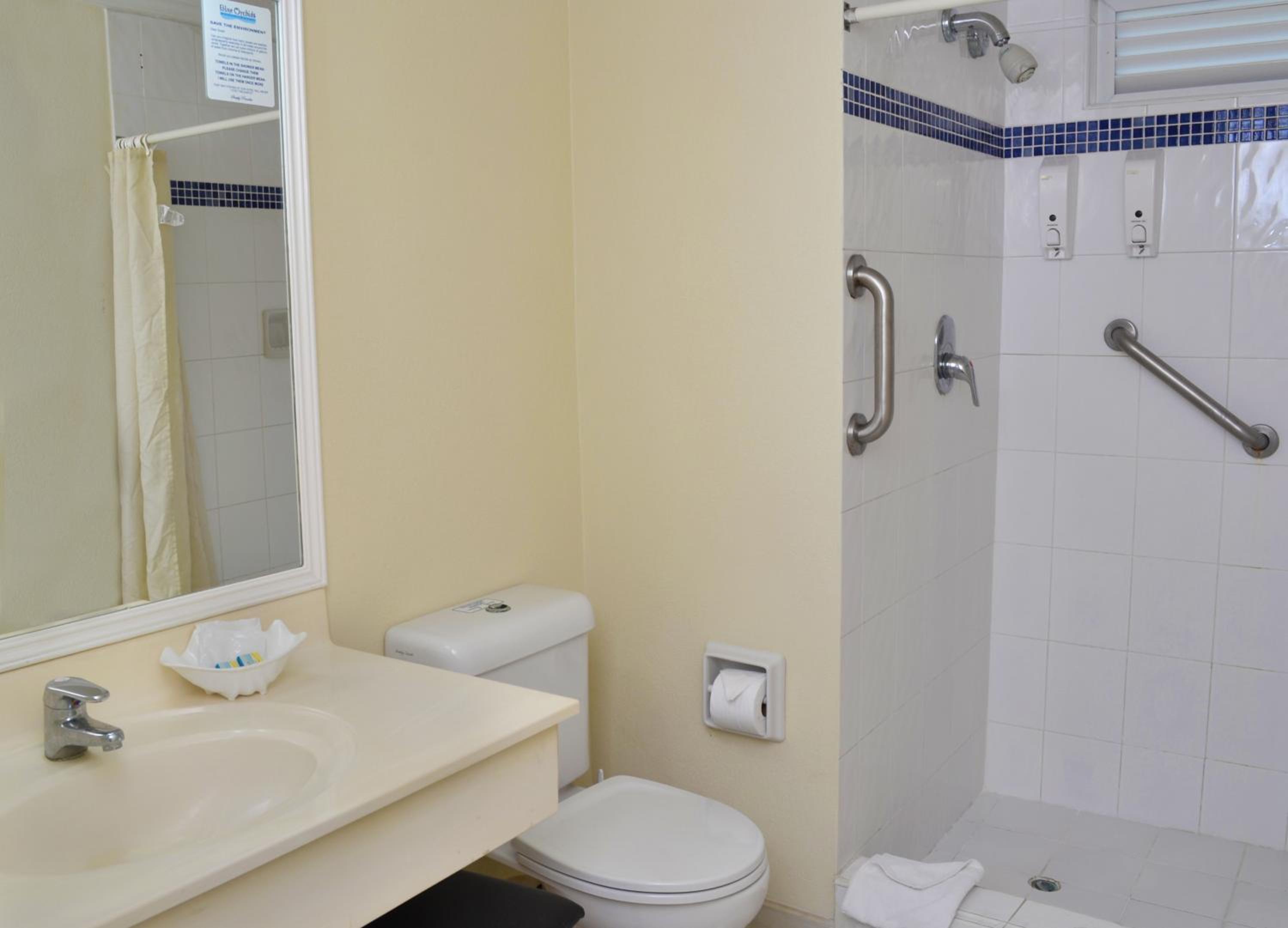 One-Bedroom Apartment - Photo 3