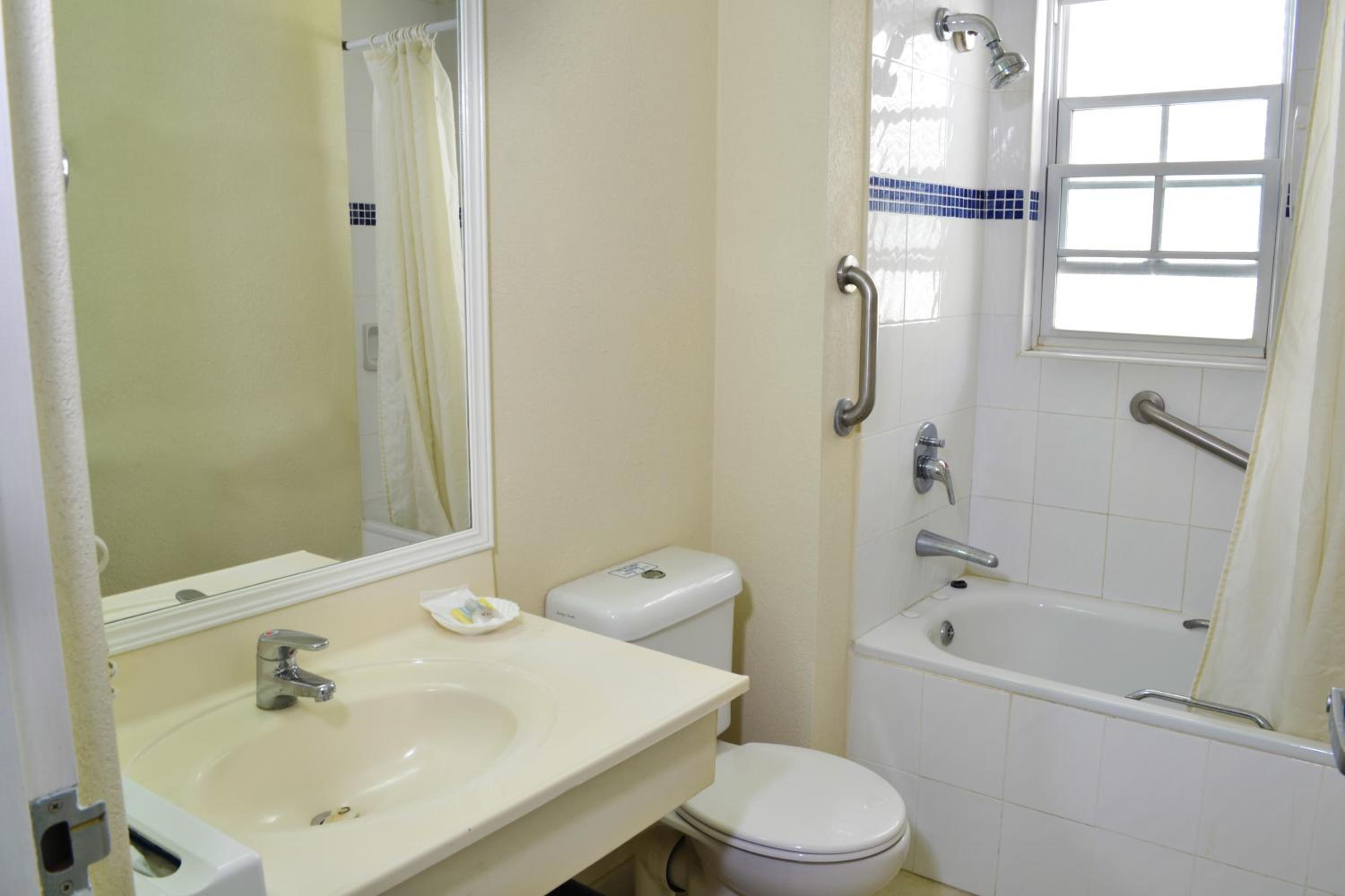 Large Two-Bedroom Apartment photo 2