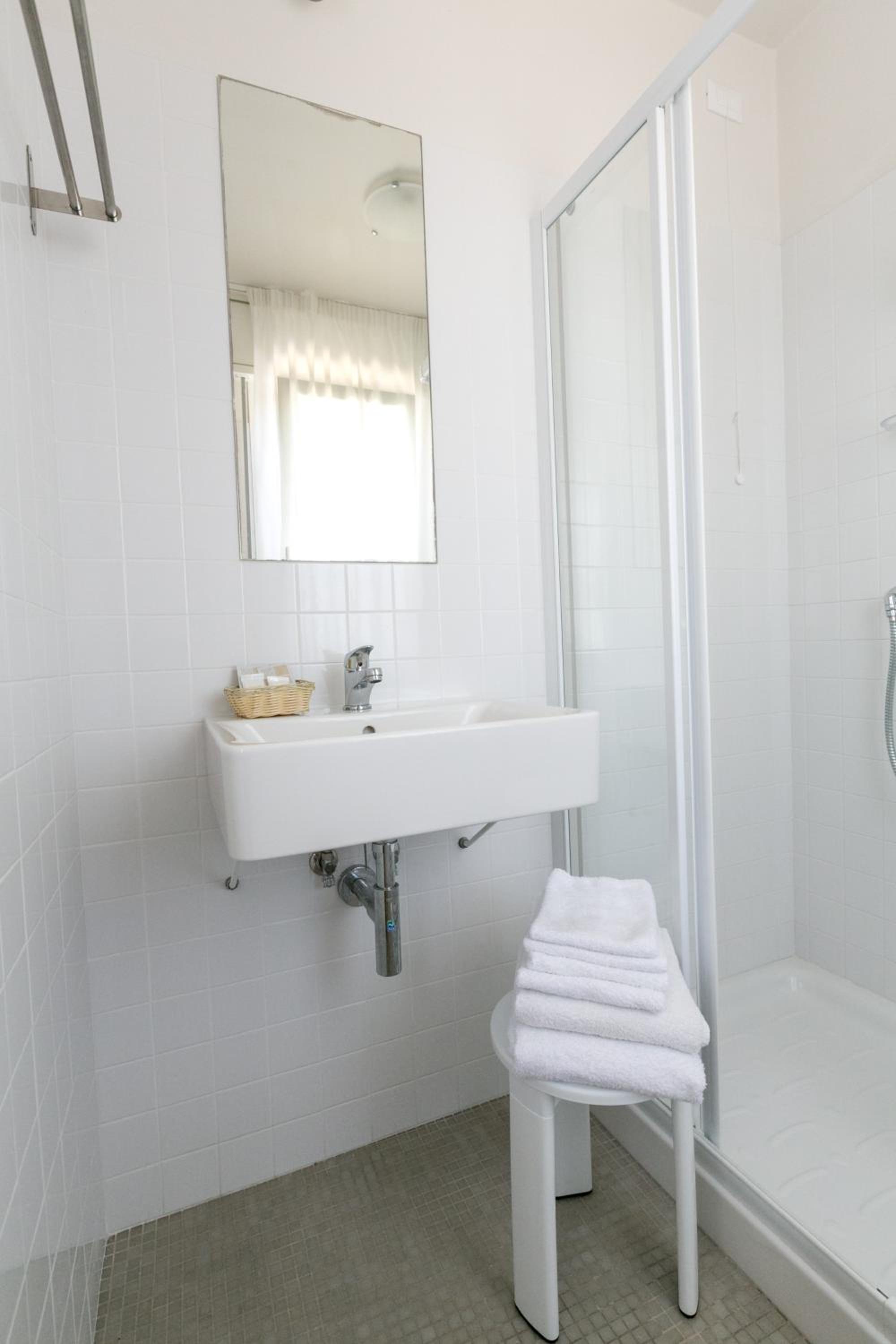 Double or Twin Room - Photo 5