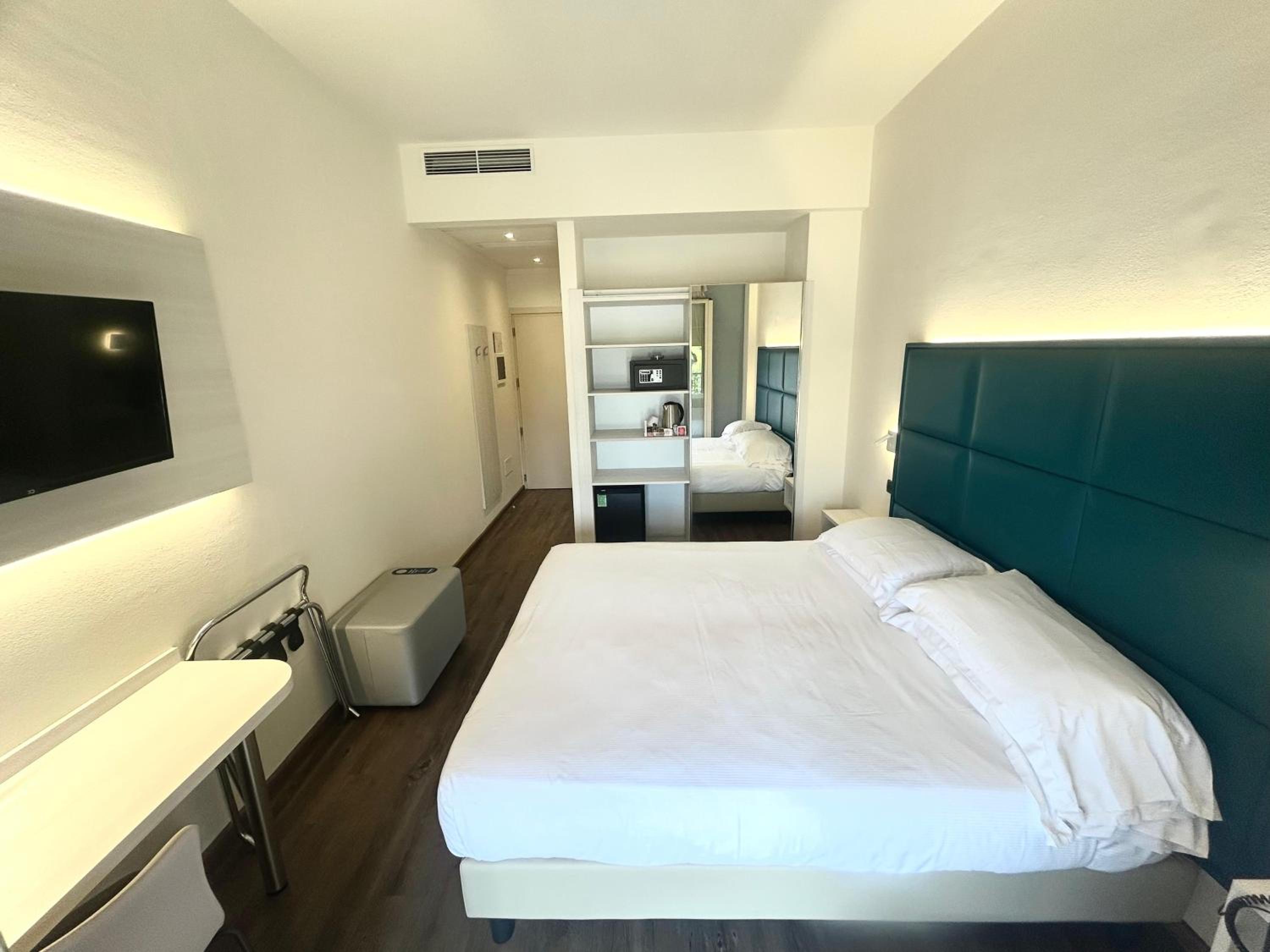 Comfort King Room photo 2