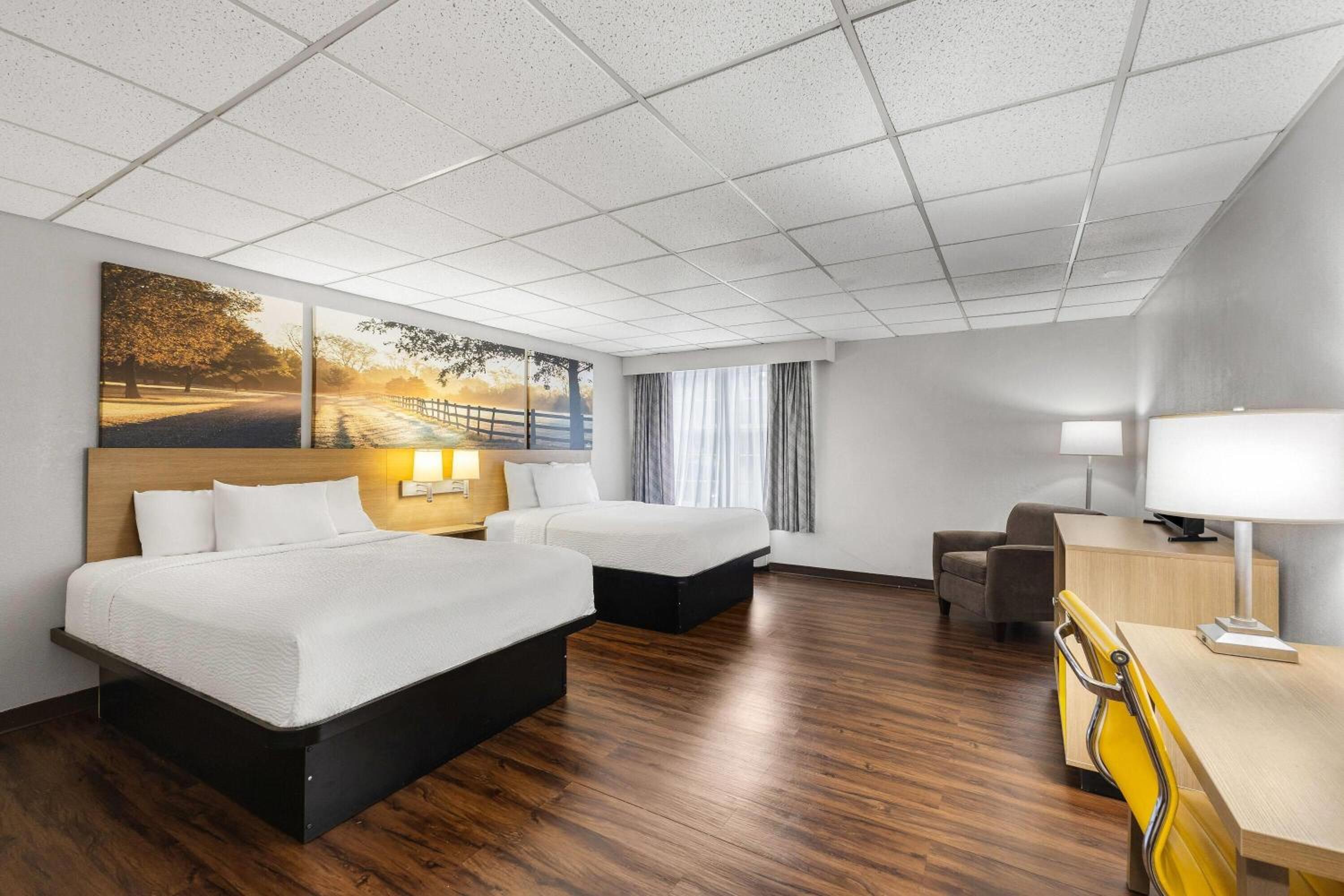 Queen Room with Two Queen Beds - Mobility Access/Non-Smoking - Photo 2