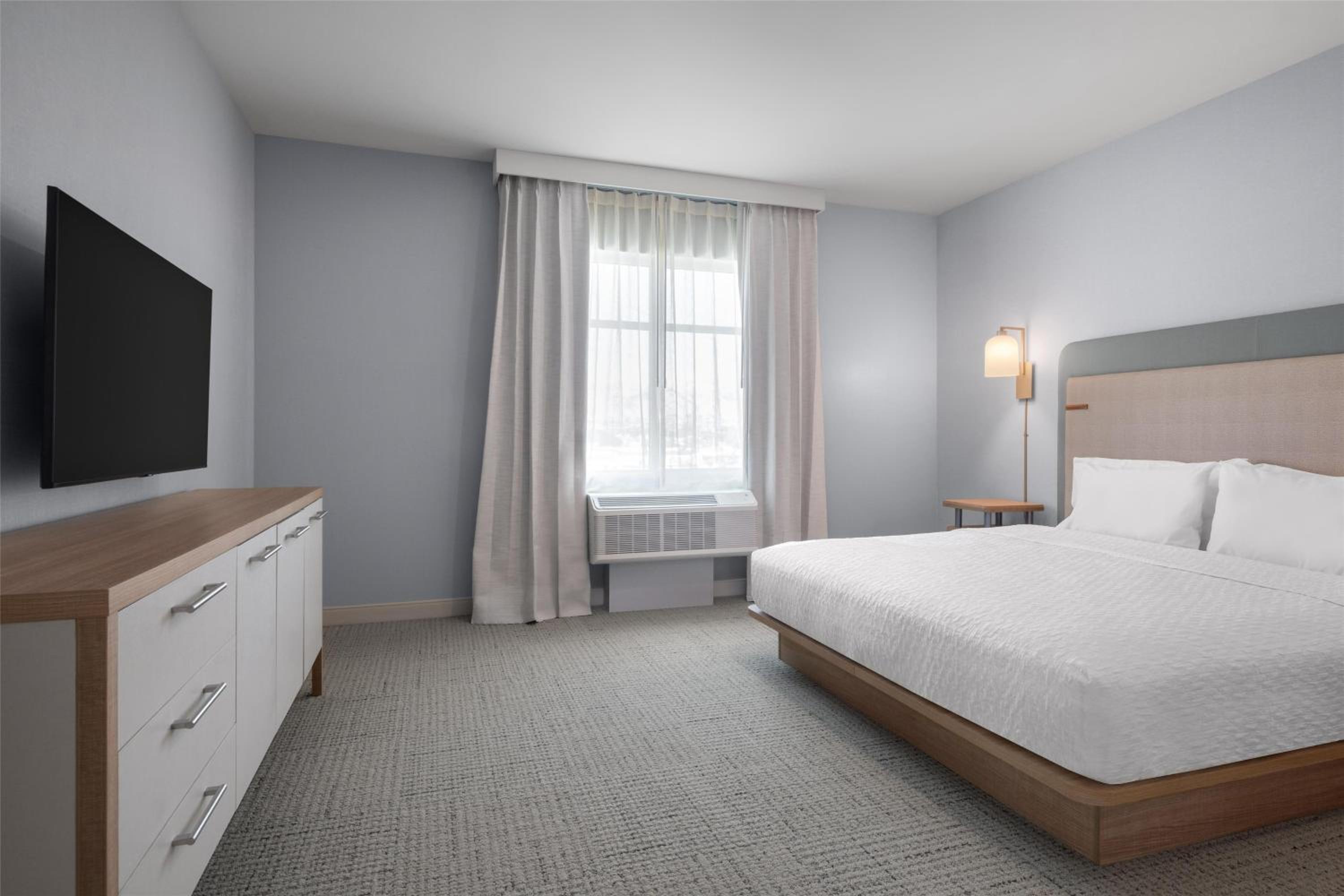 One-Bedroom King Suite - Photo 7