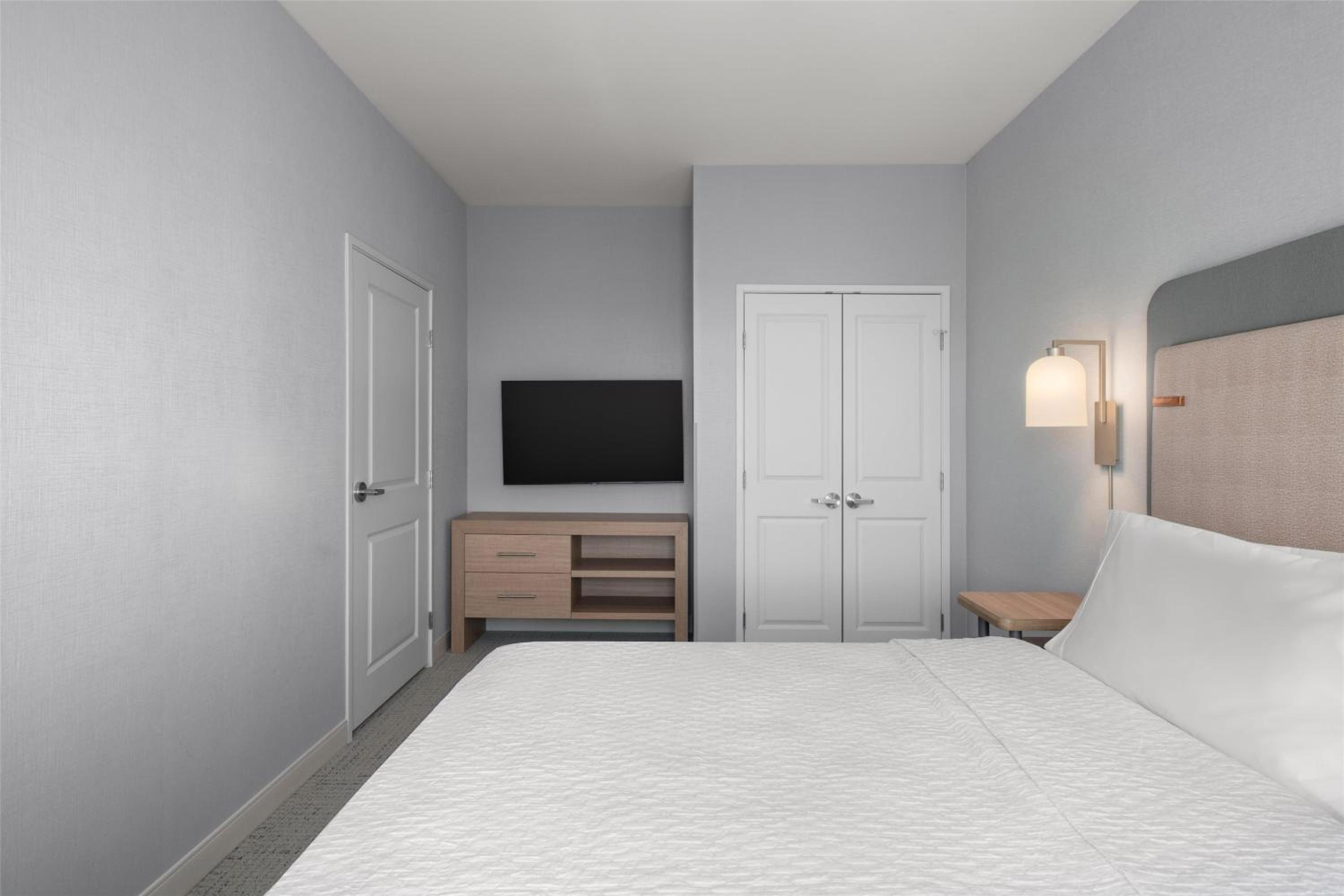 One-Bedroom King Suite - Photo 2