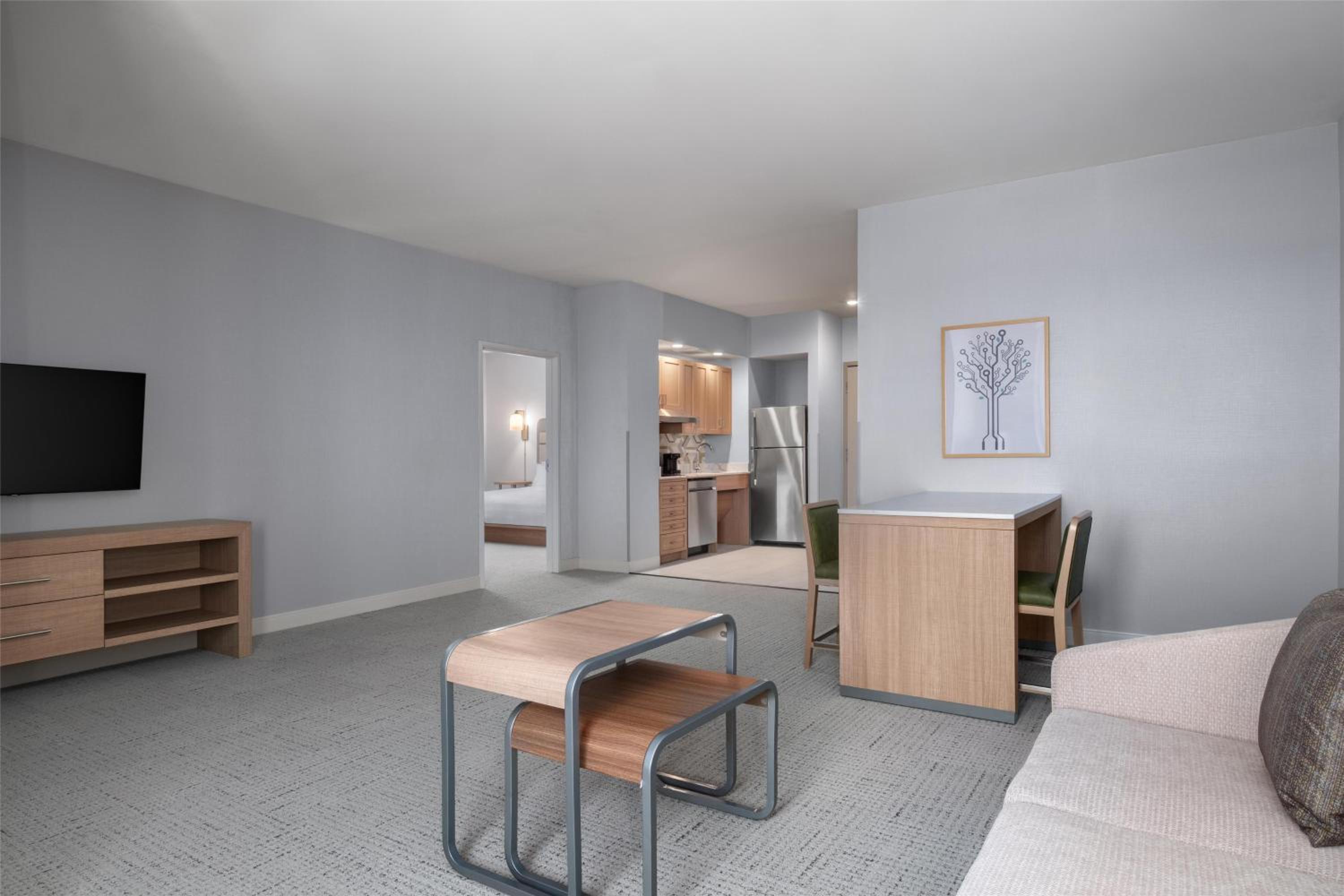 One-Bedroom King Suite - Photo 4