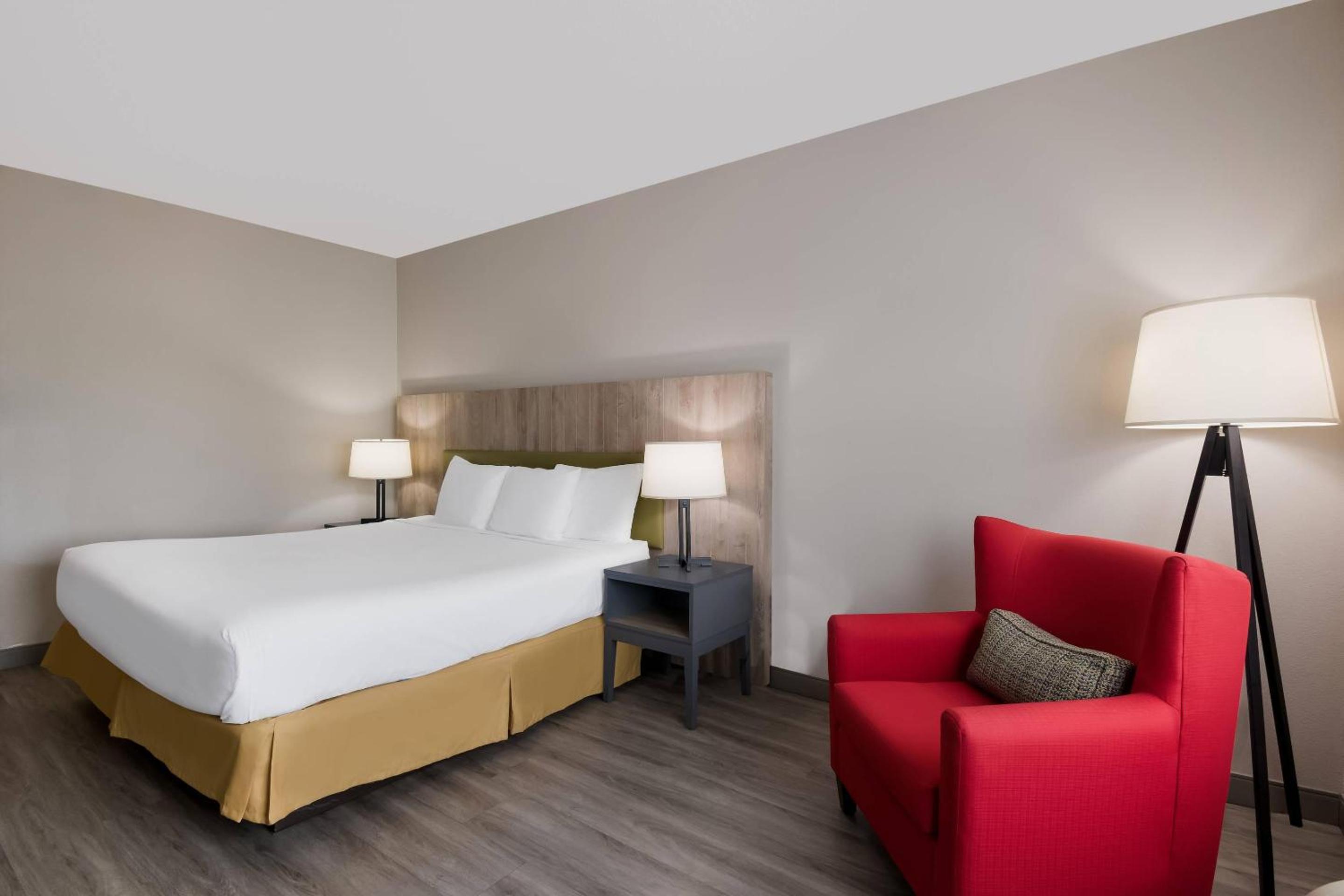 King Room - Non-Smoking - Photo 2