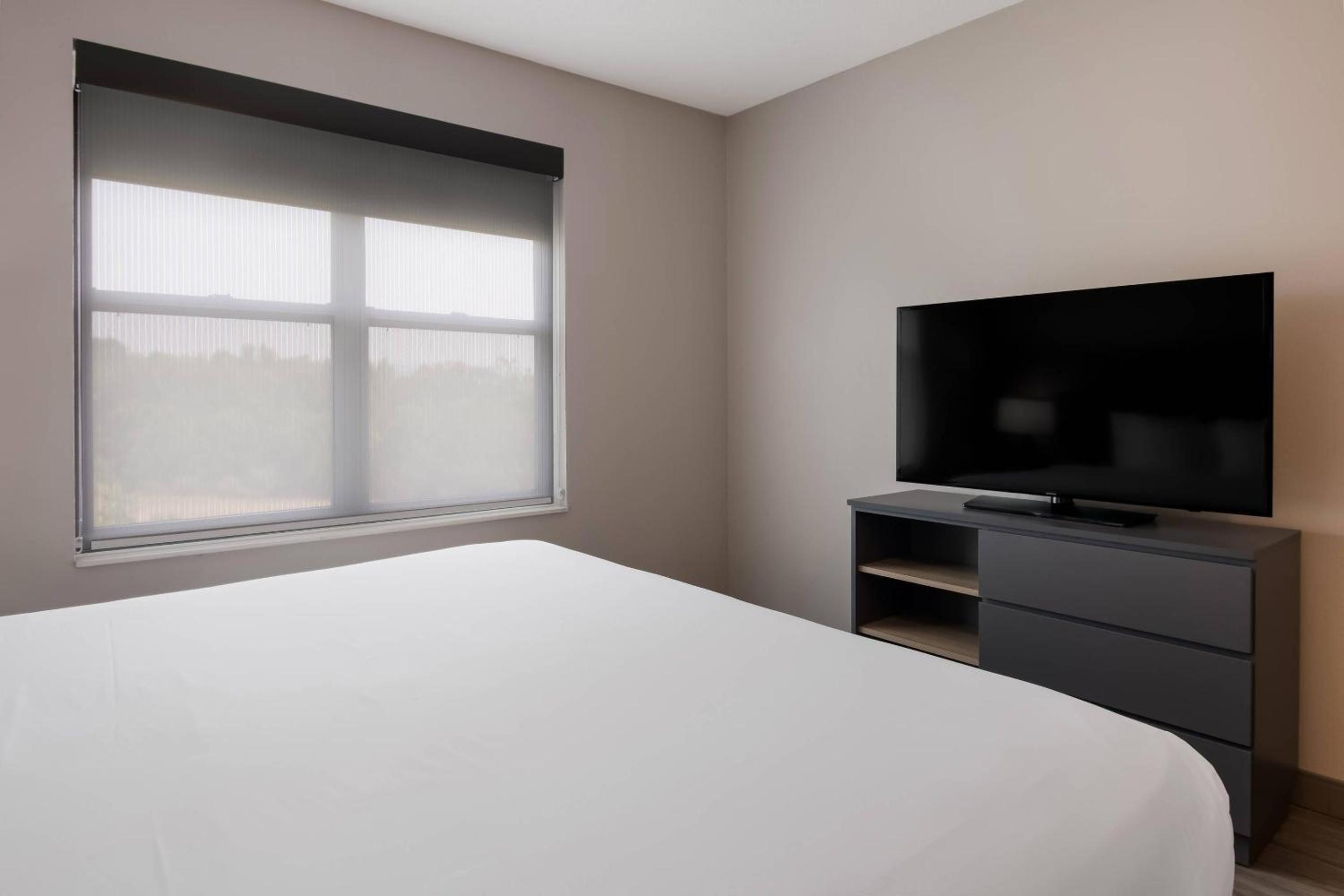 King Studio with Sofa Bed - Photo 4
