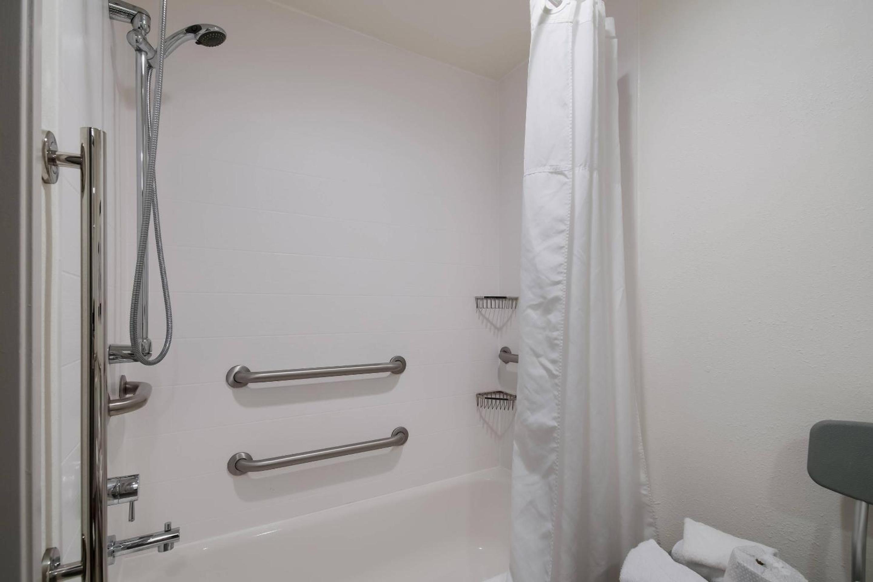 One-Bedroom King Suite - Disability Access - Photo 7