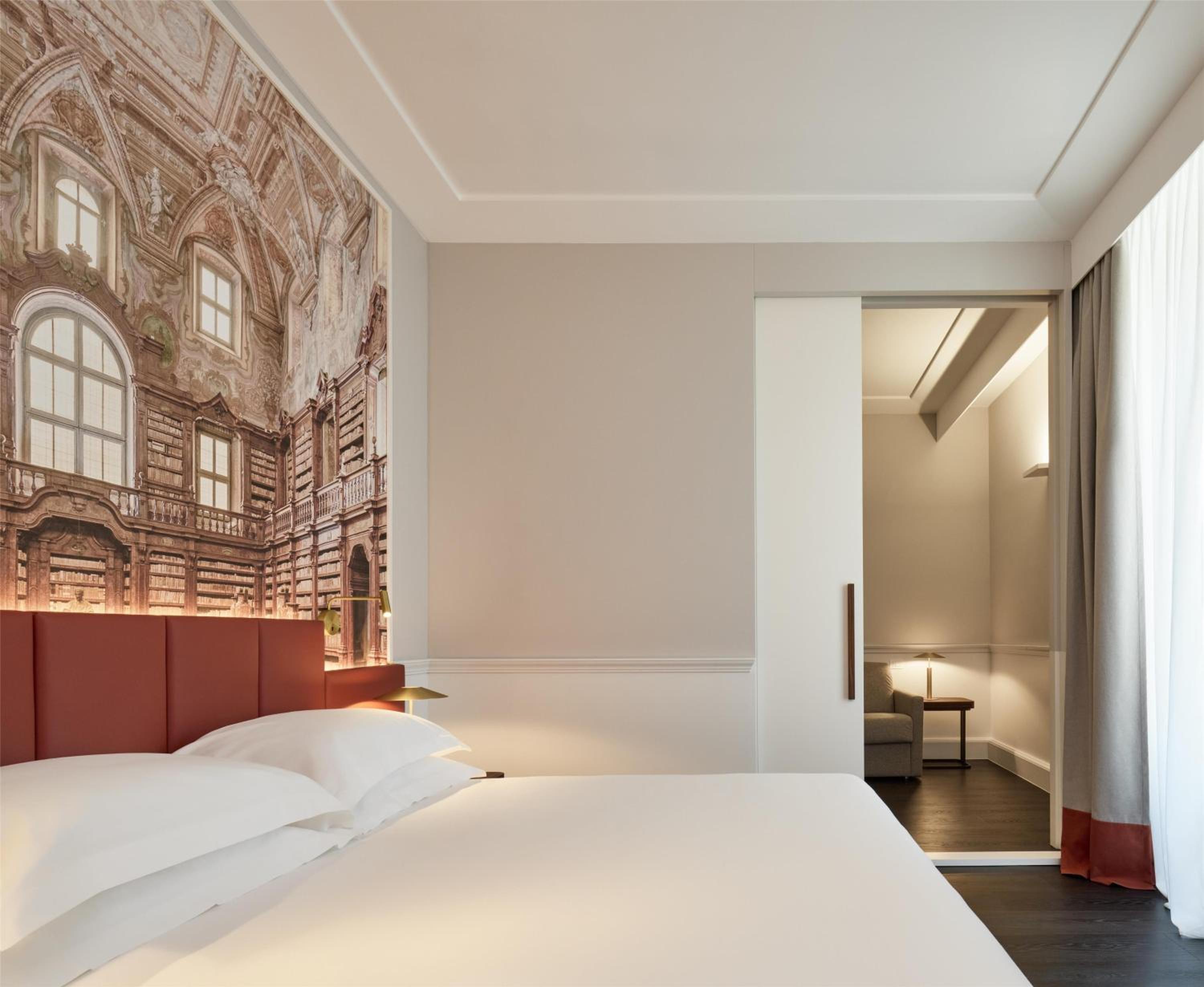 One-Bedroom Queen Suite