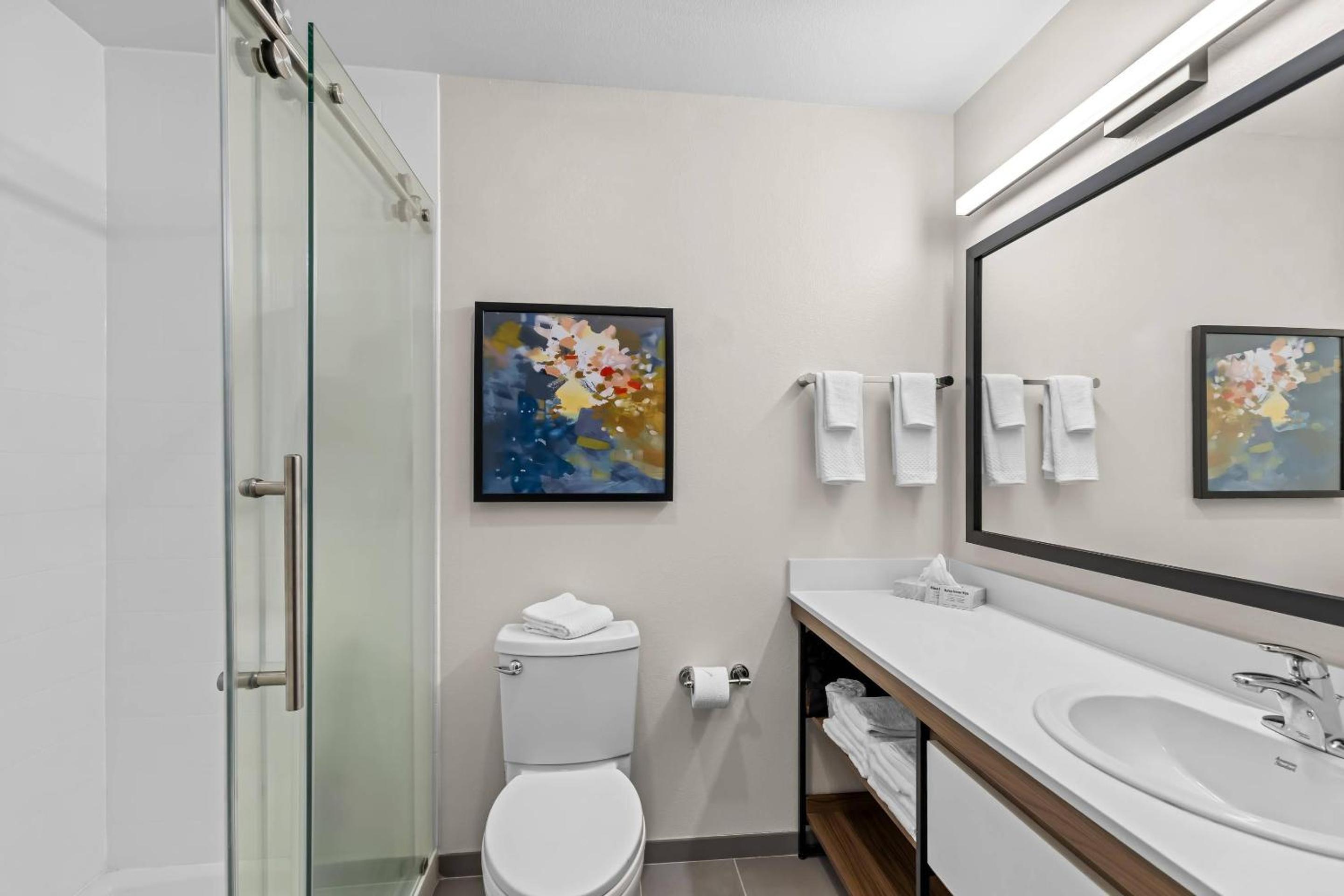 Queen Suite with Two Queen Beds and Dishwasher - Non Smoking