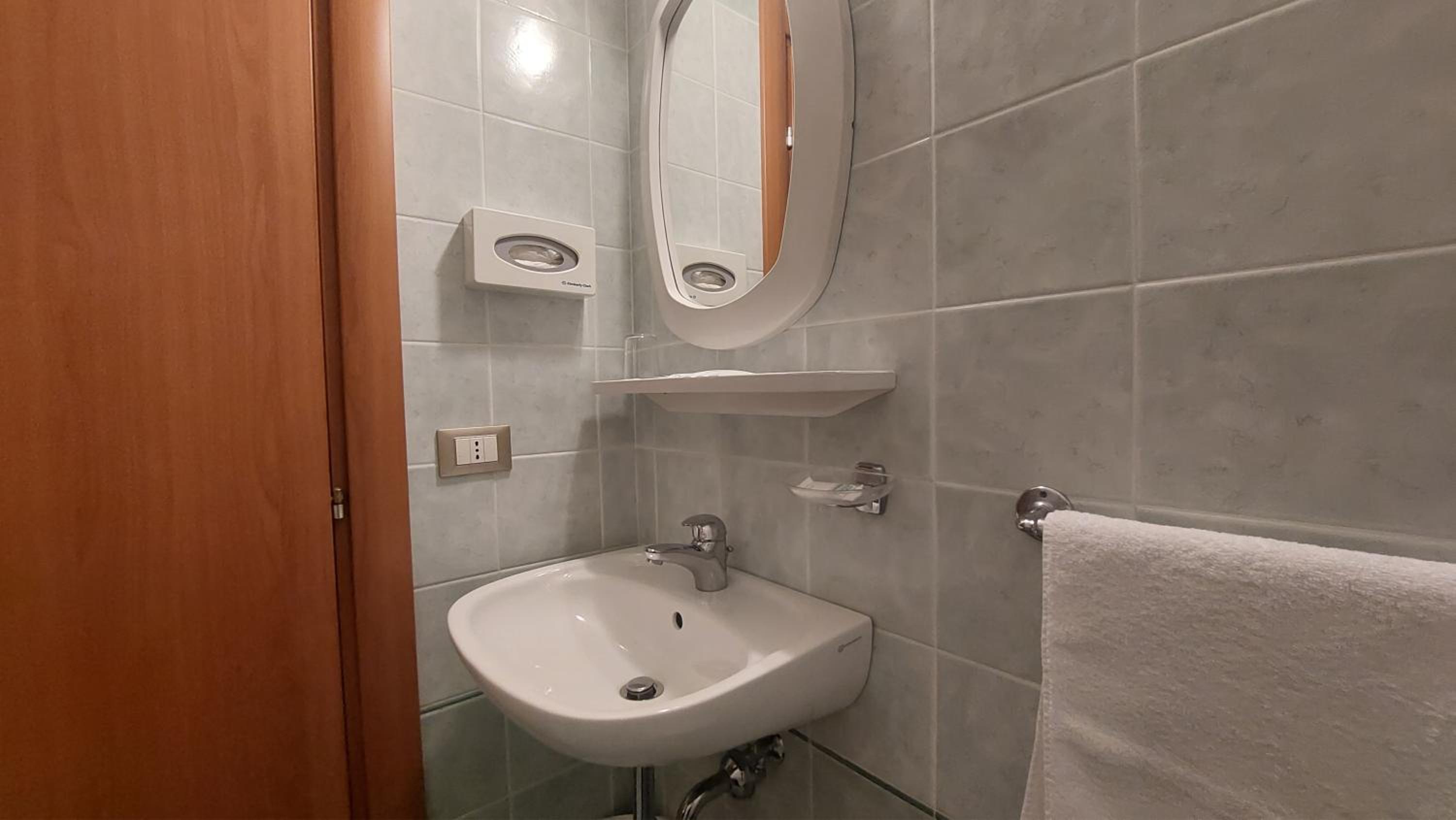 Deluxe Double or Twin Room with Beach Access photo 3