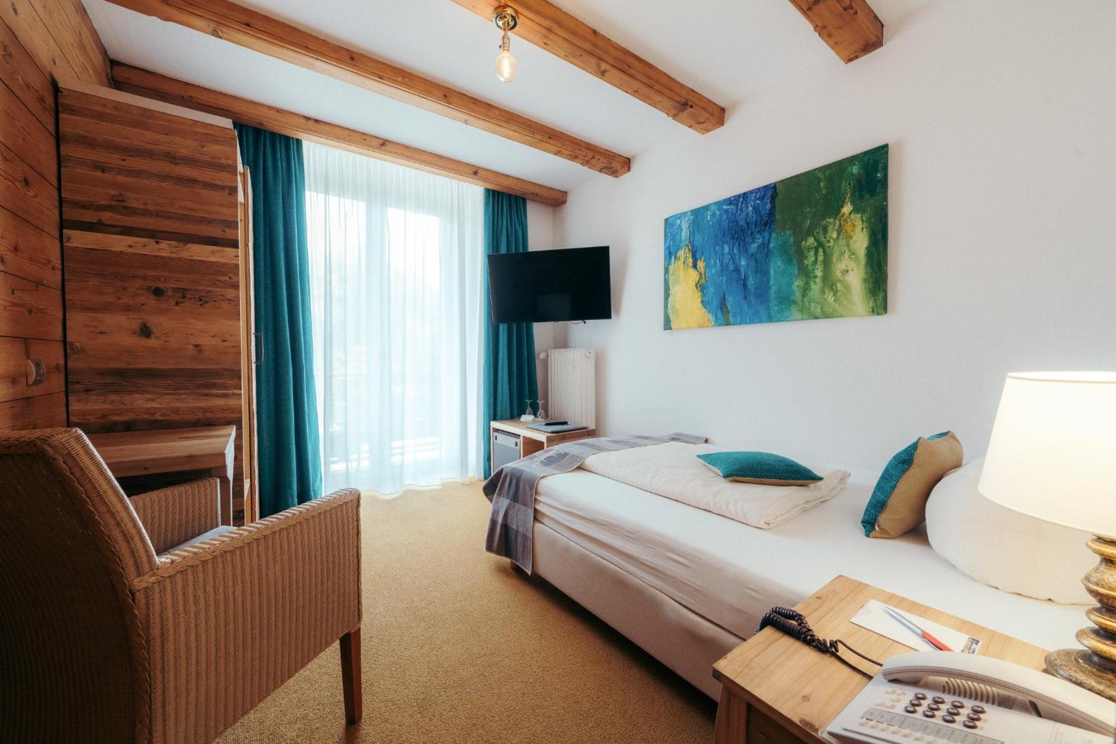Single Room with Mountain View