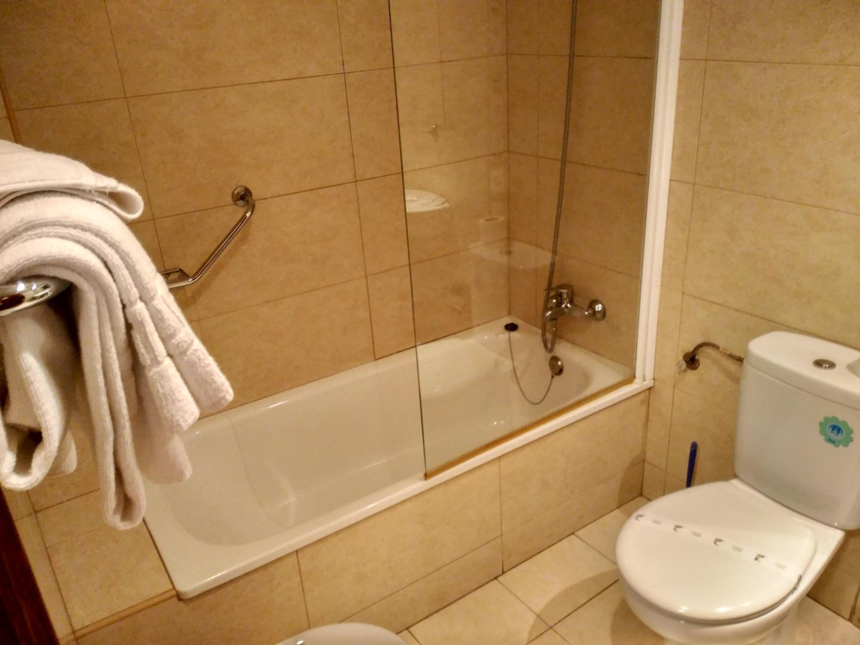 Double or Twin Room - Photo 7