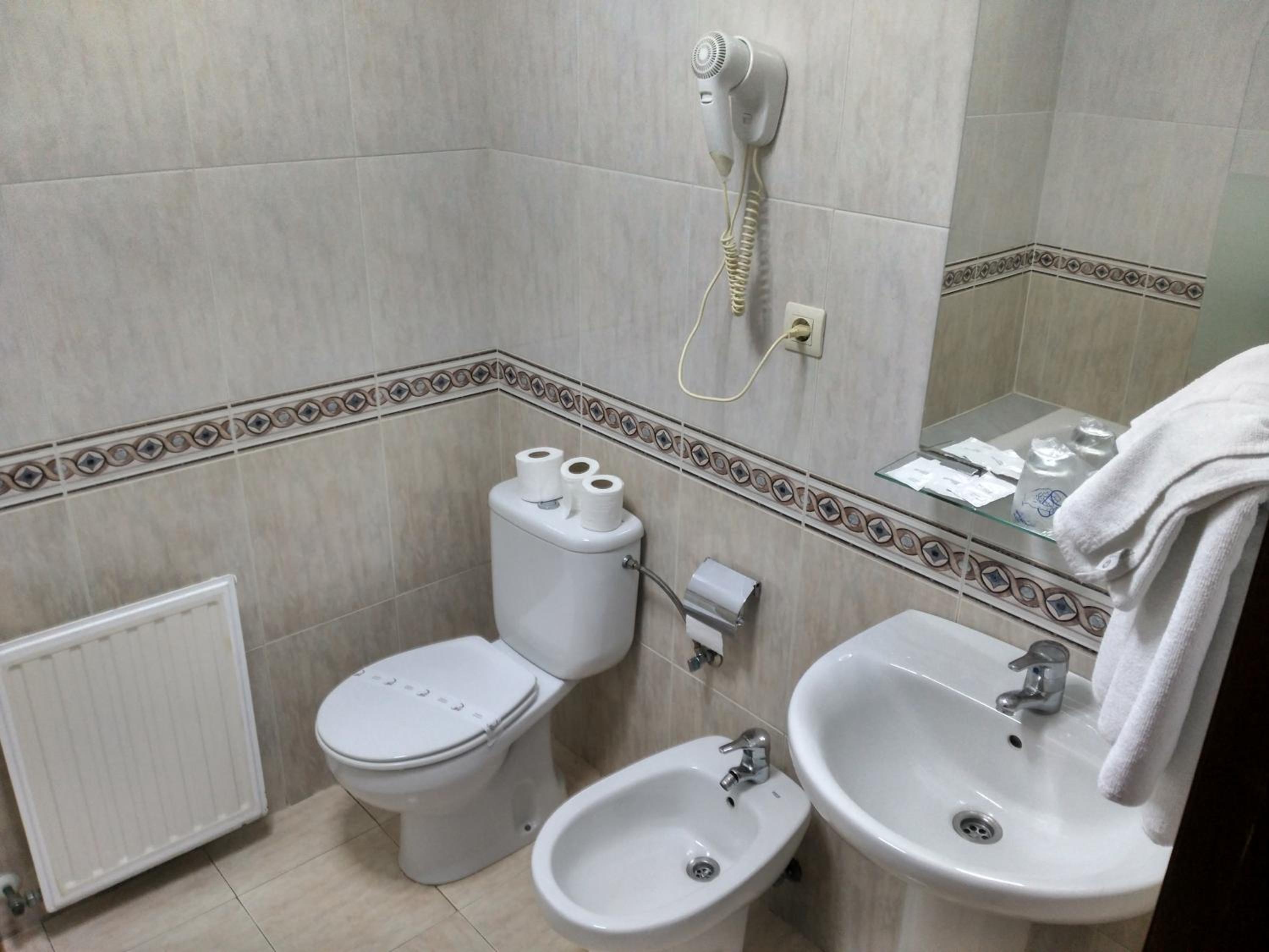 Double or Twin Room - Photo 6