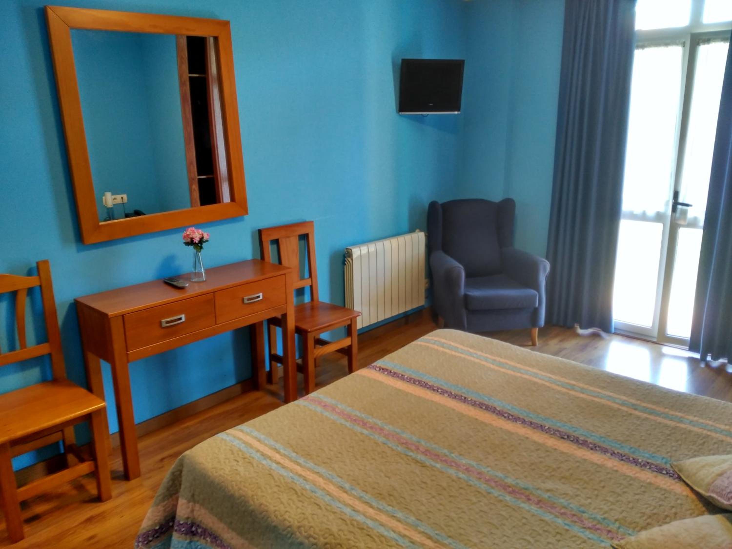 Double or Twin Room - Photo 4