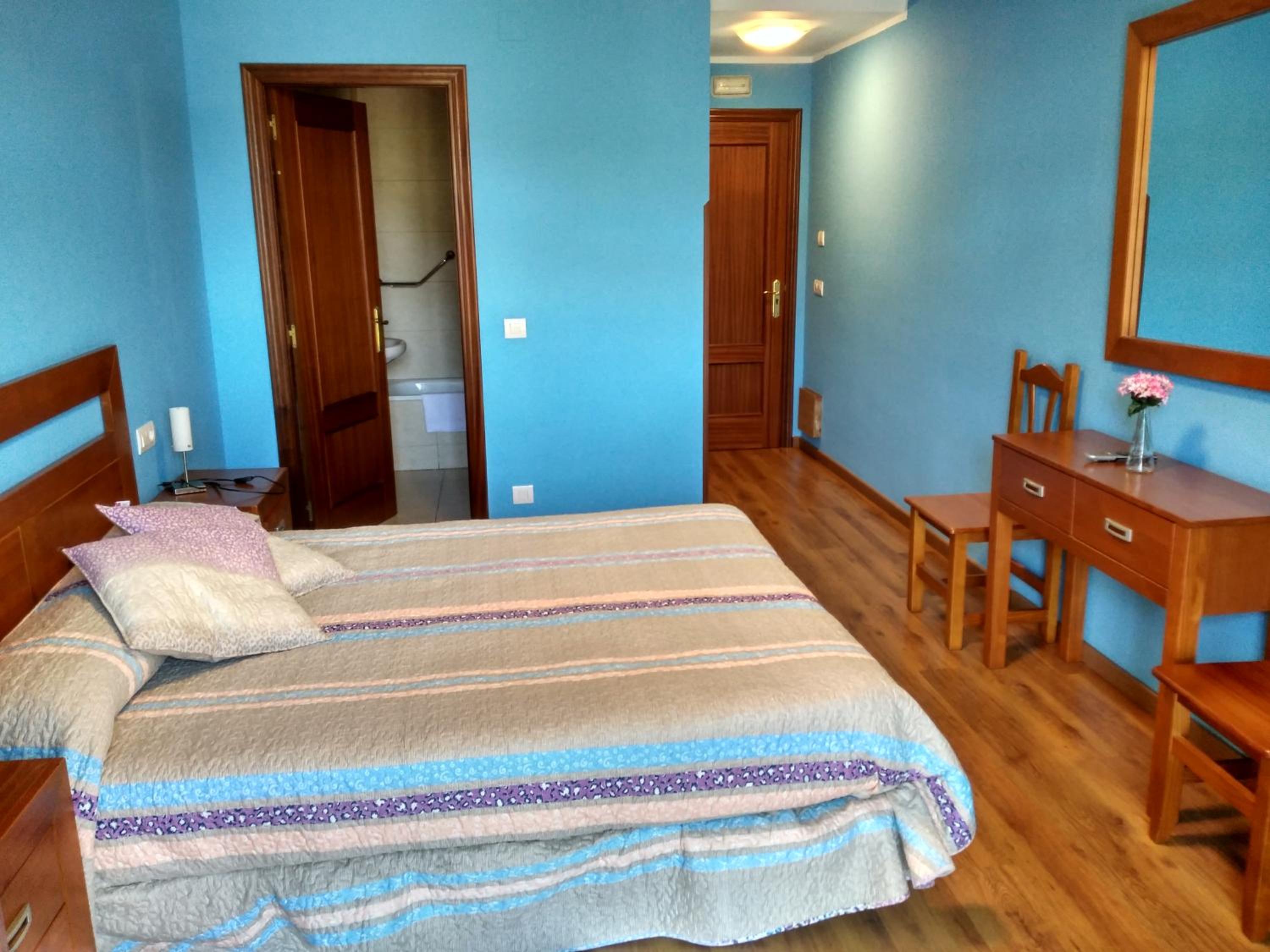 Double or Twin Room - Photo 5