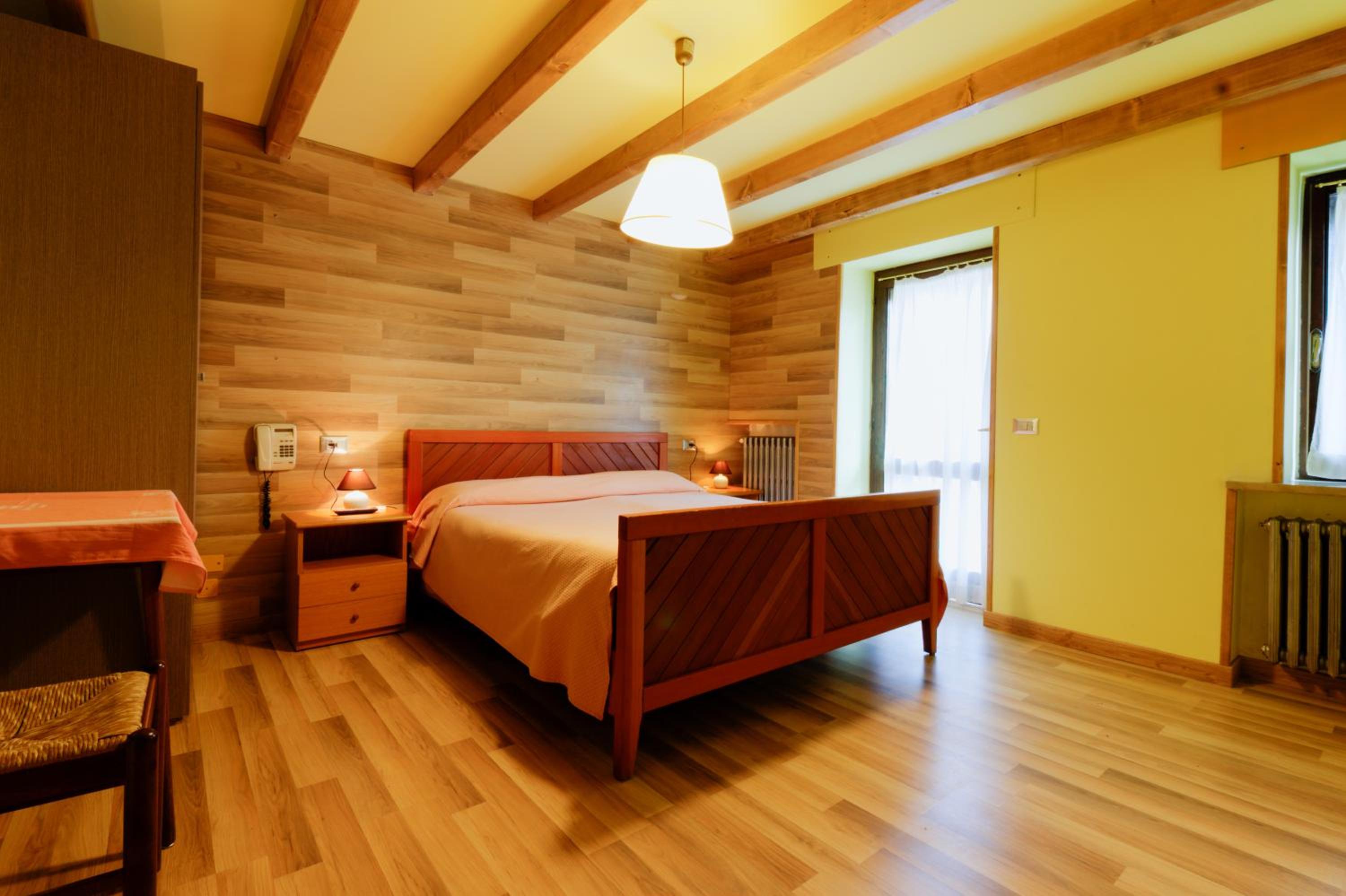 Double or Twin Room with Private Bathroom - Photo 8