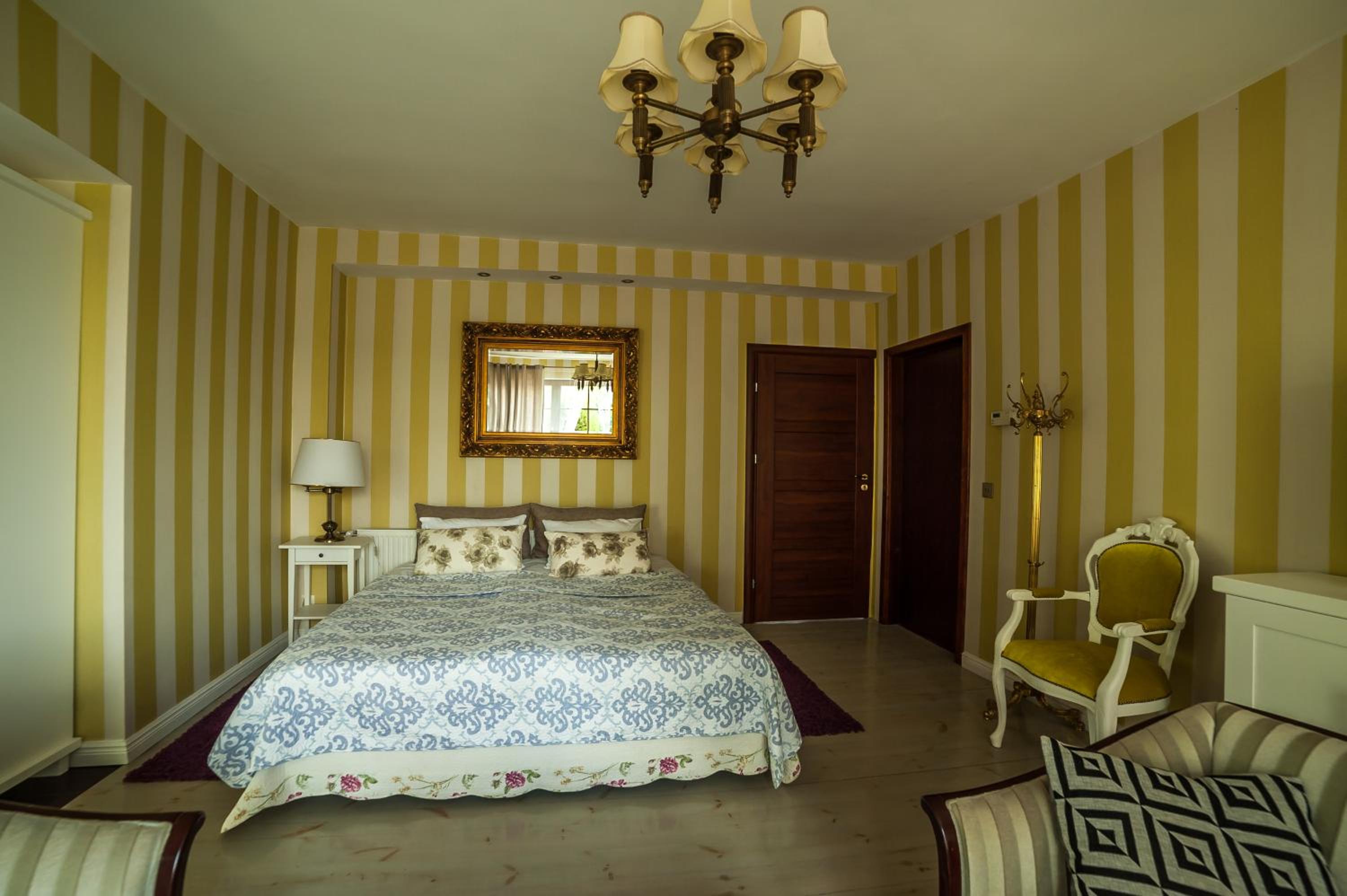 Deluxe King Room photo 1