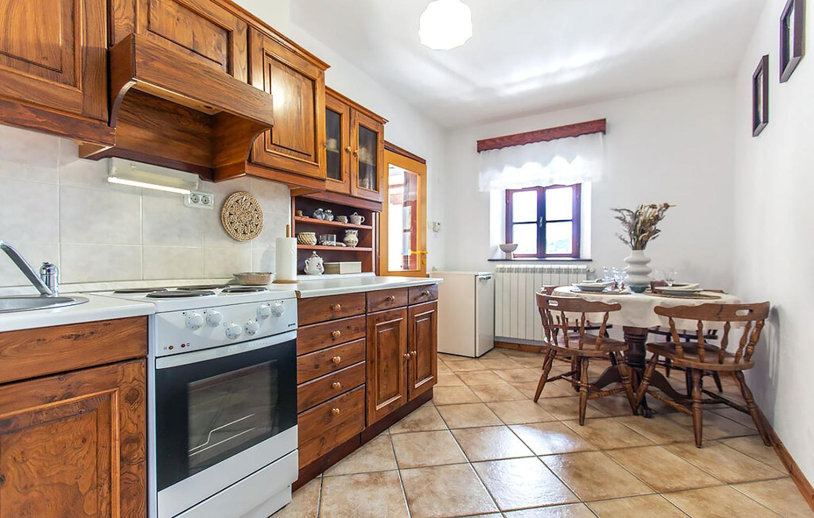 One-Bedroom Apartment with Balcony and Mountain View   photo 1