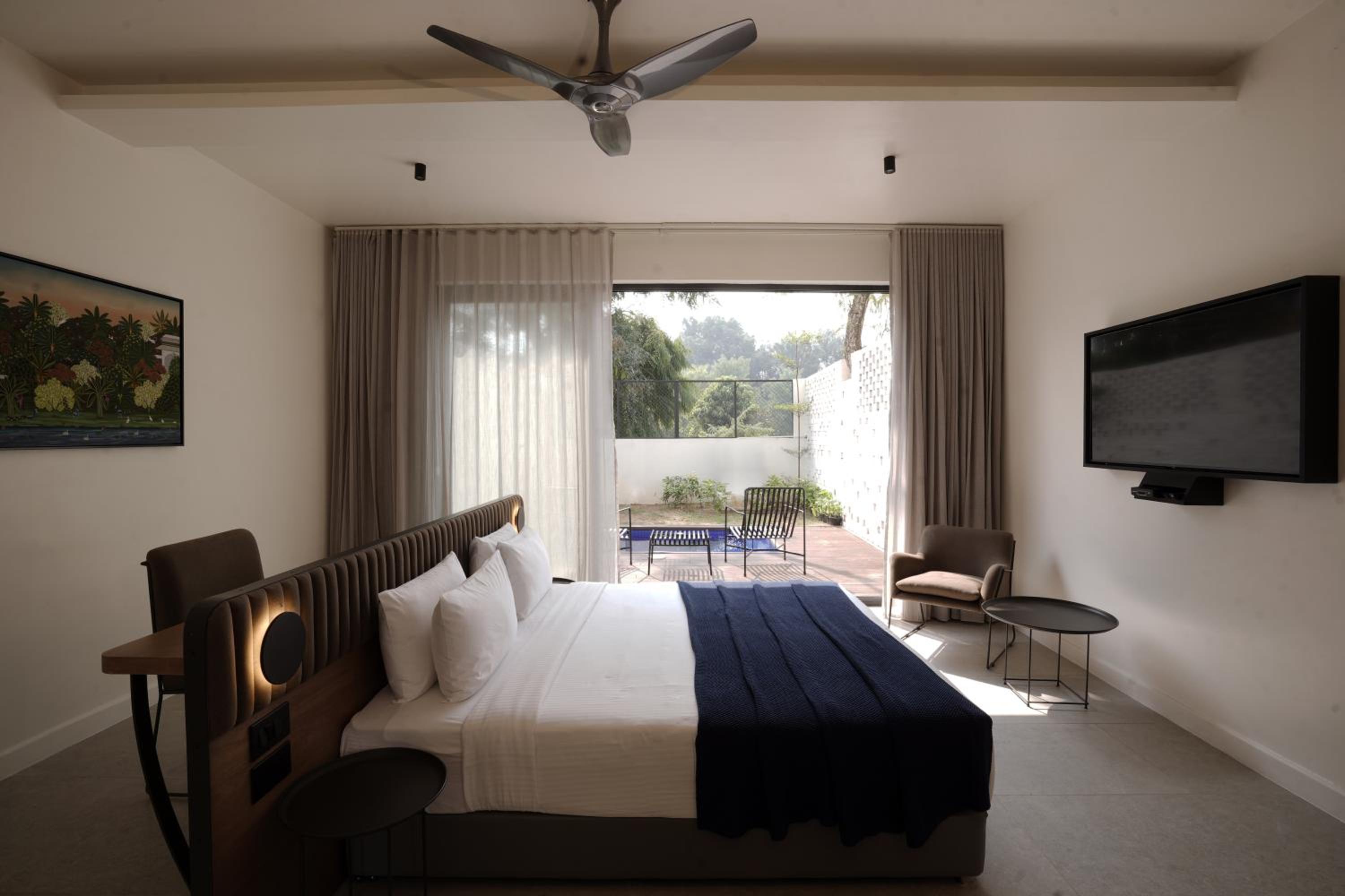 Family Suite with Pool - Photo 9