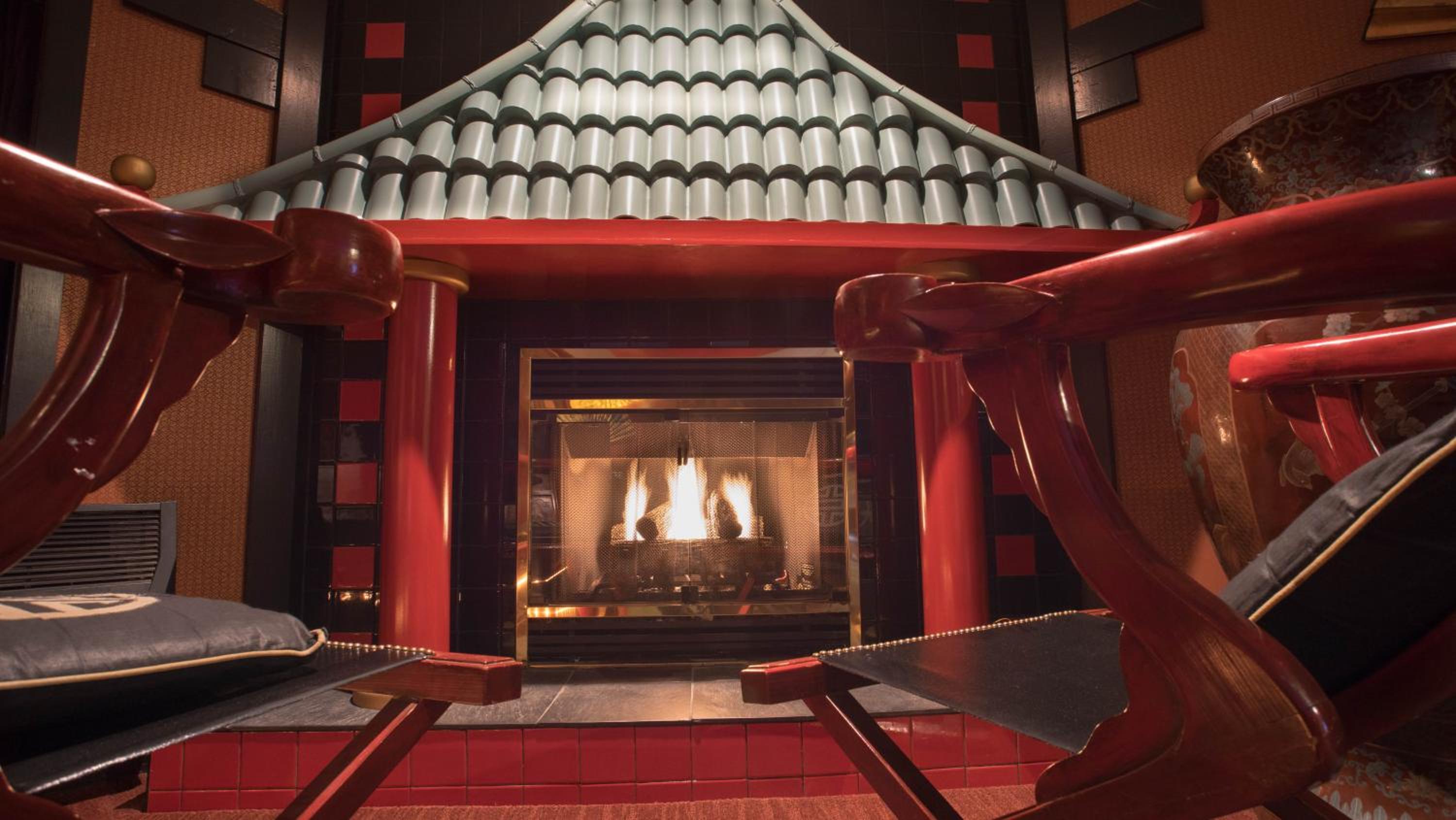 Suzie Wong Queen Suite with Spa Bath and Fireplace - Photo 3