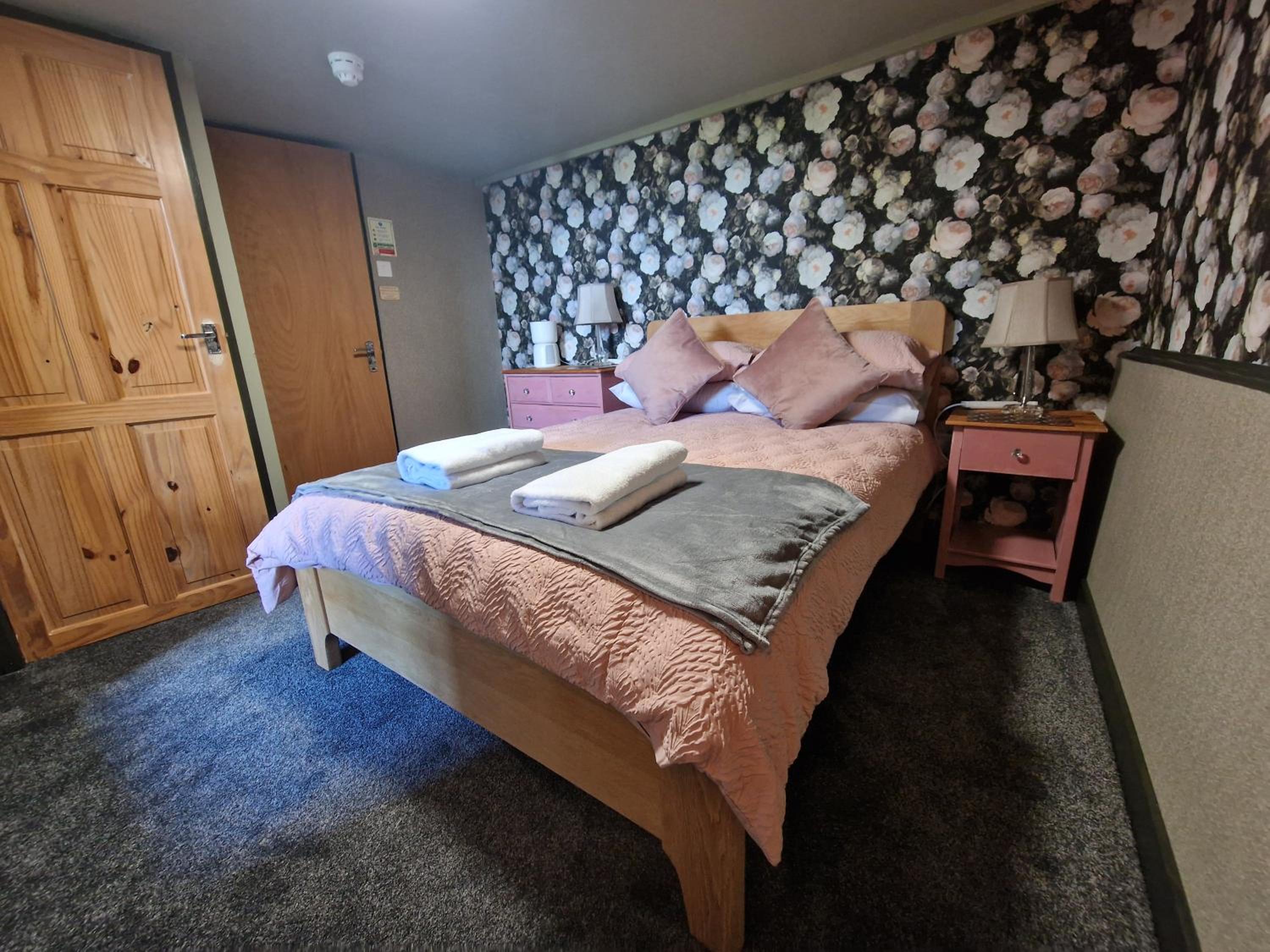Deluxe Double Room with Shower