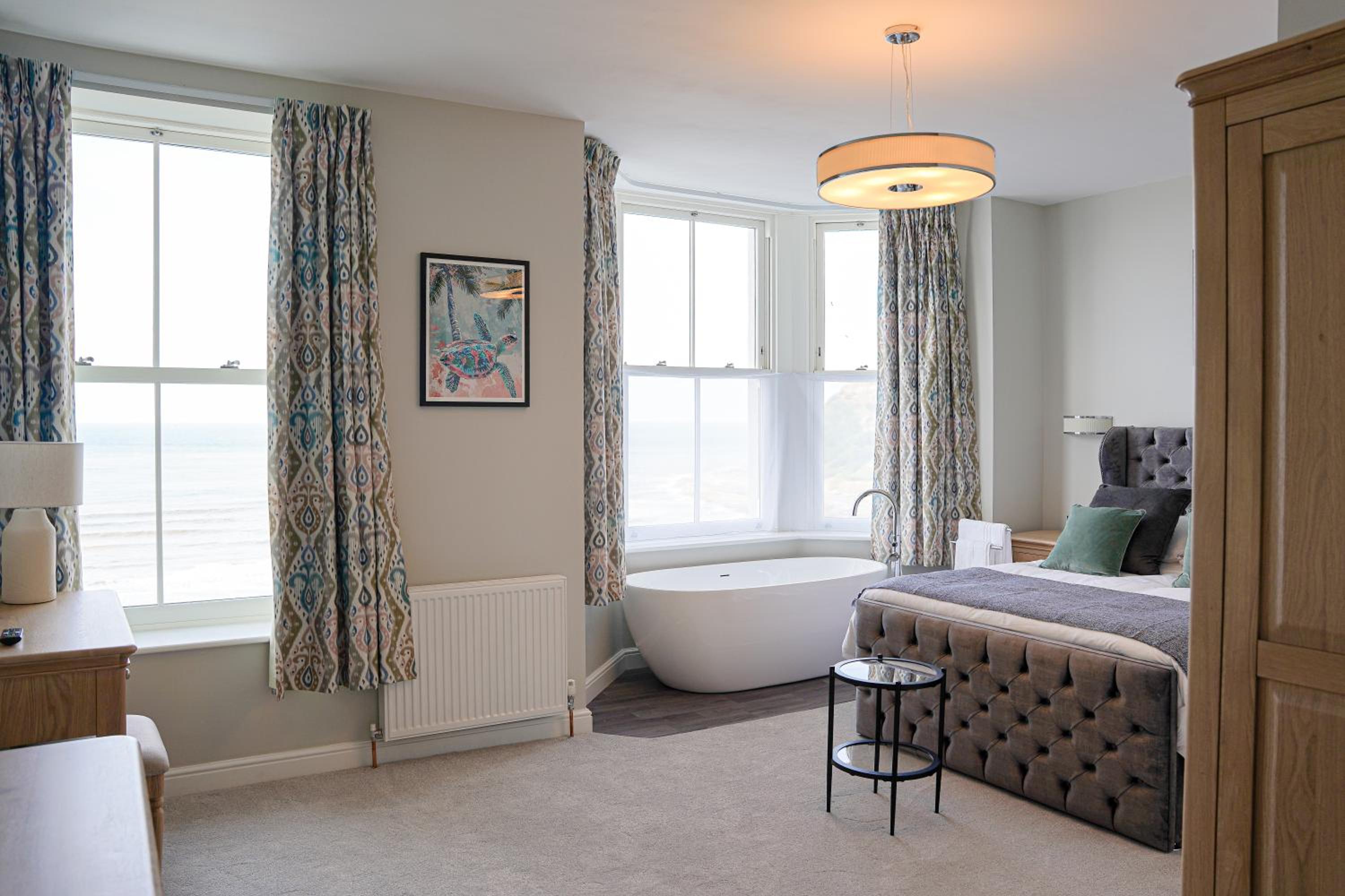 Executive King Room with Sea View, Walk-In Shower and In-Room Bath Tub - Non-Smoking