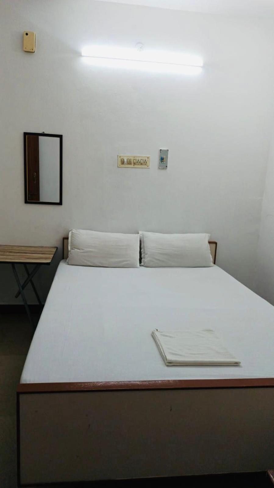 Standard Double Room with Fan photo 1