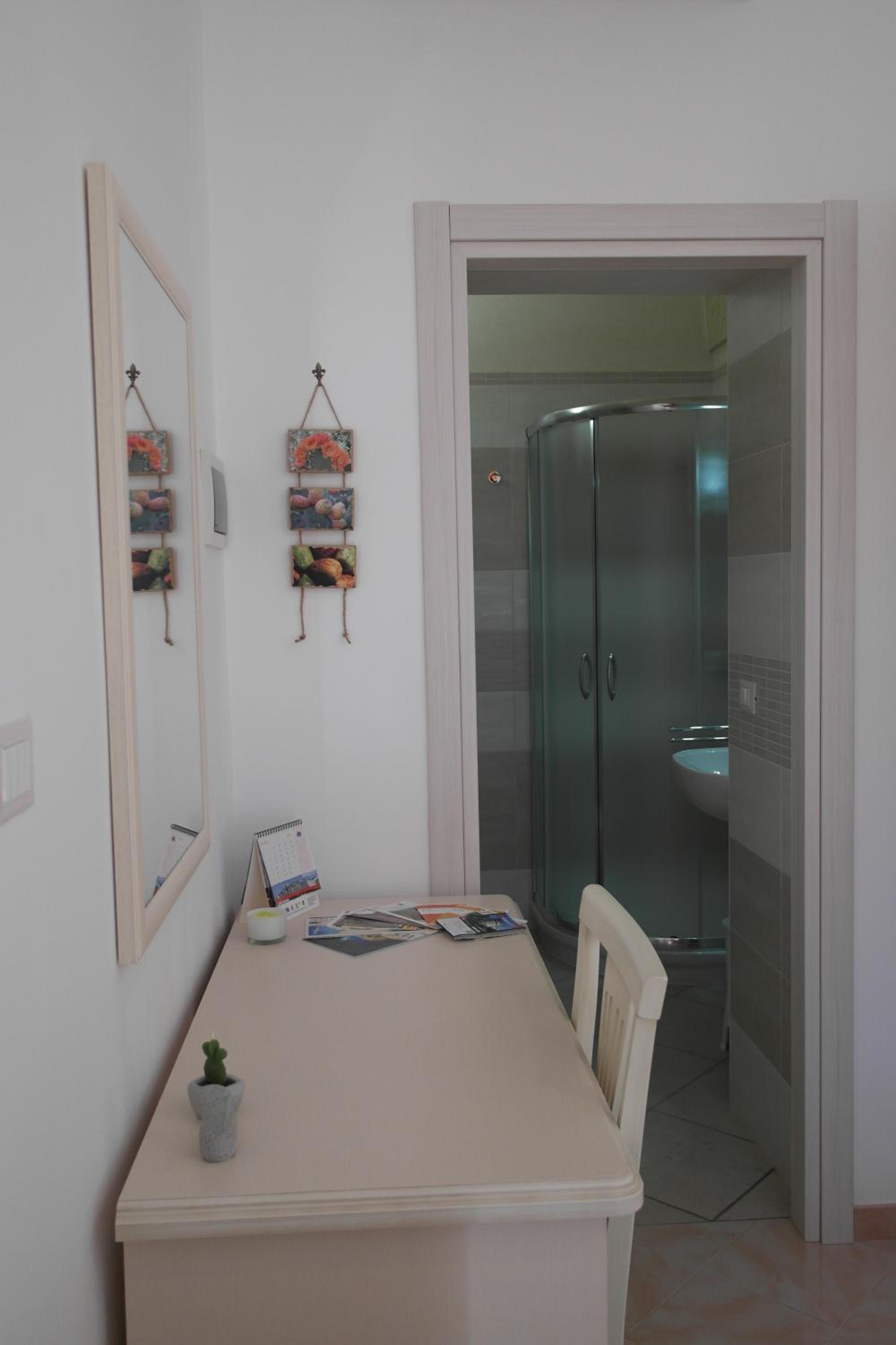 Double Room with Private Bathroom photo 3