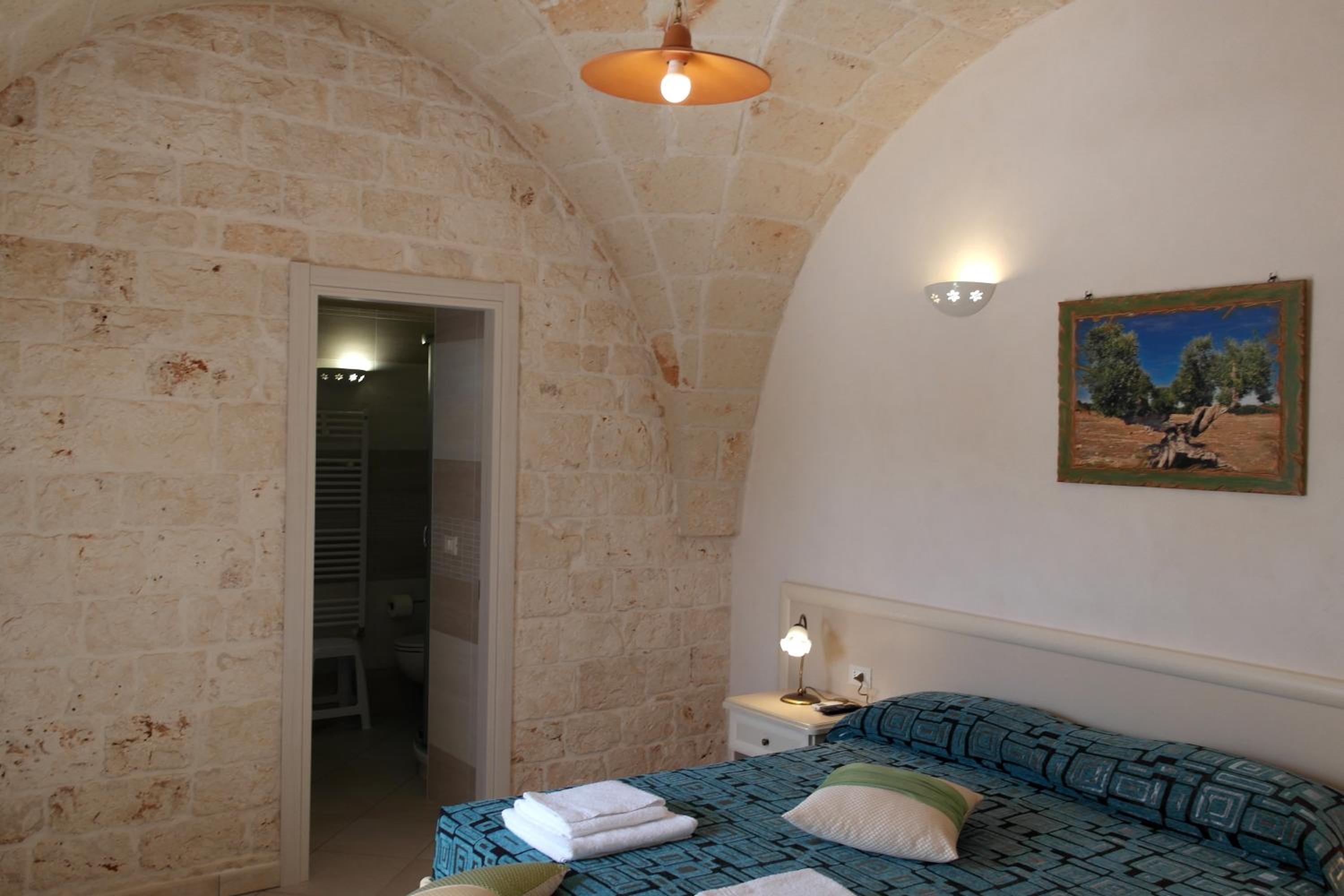 Triple Room with Private Bathroom - Photo 10