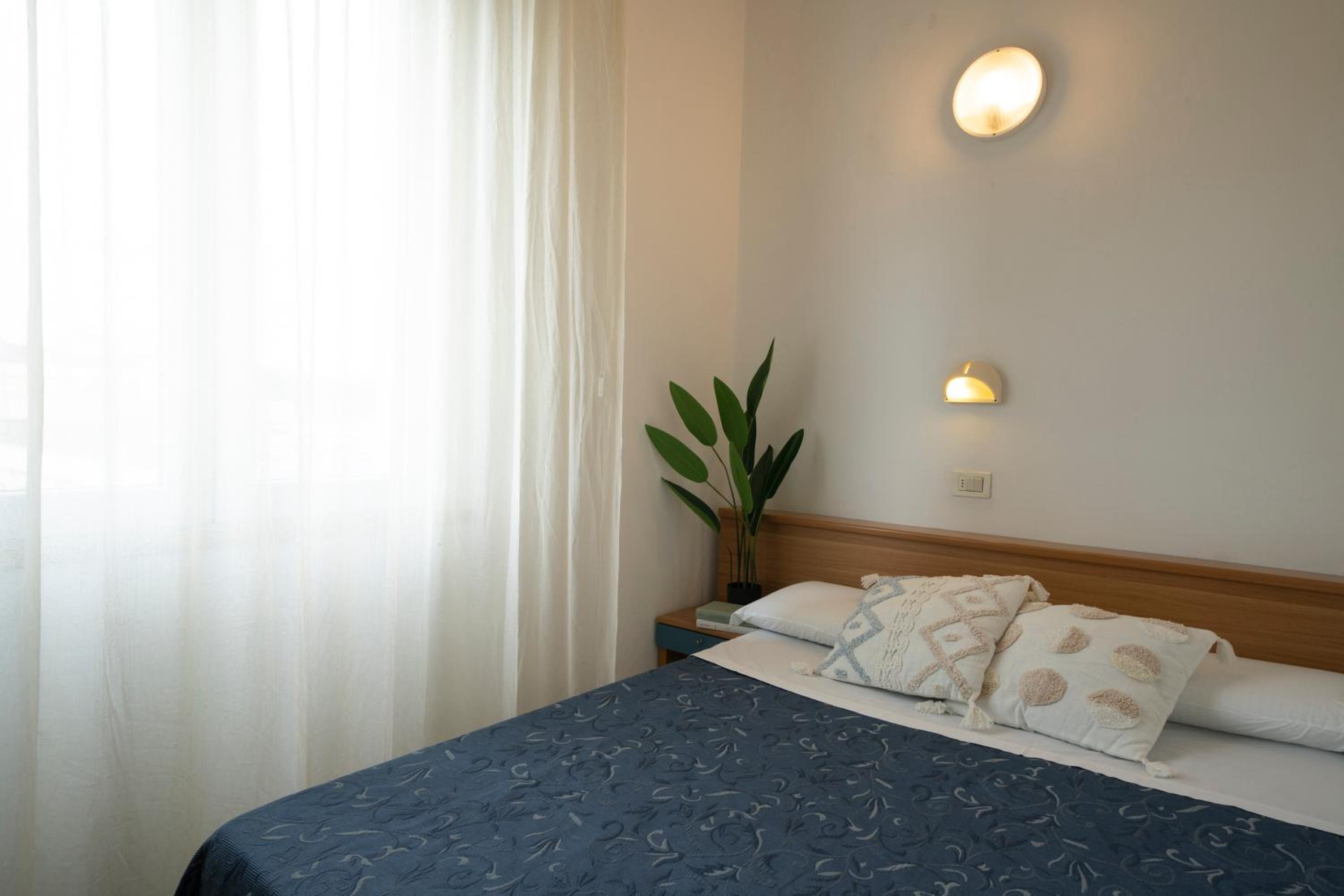 Large Single Room photo 2